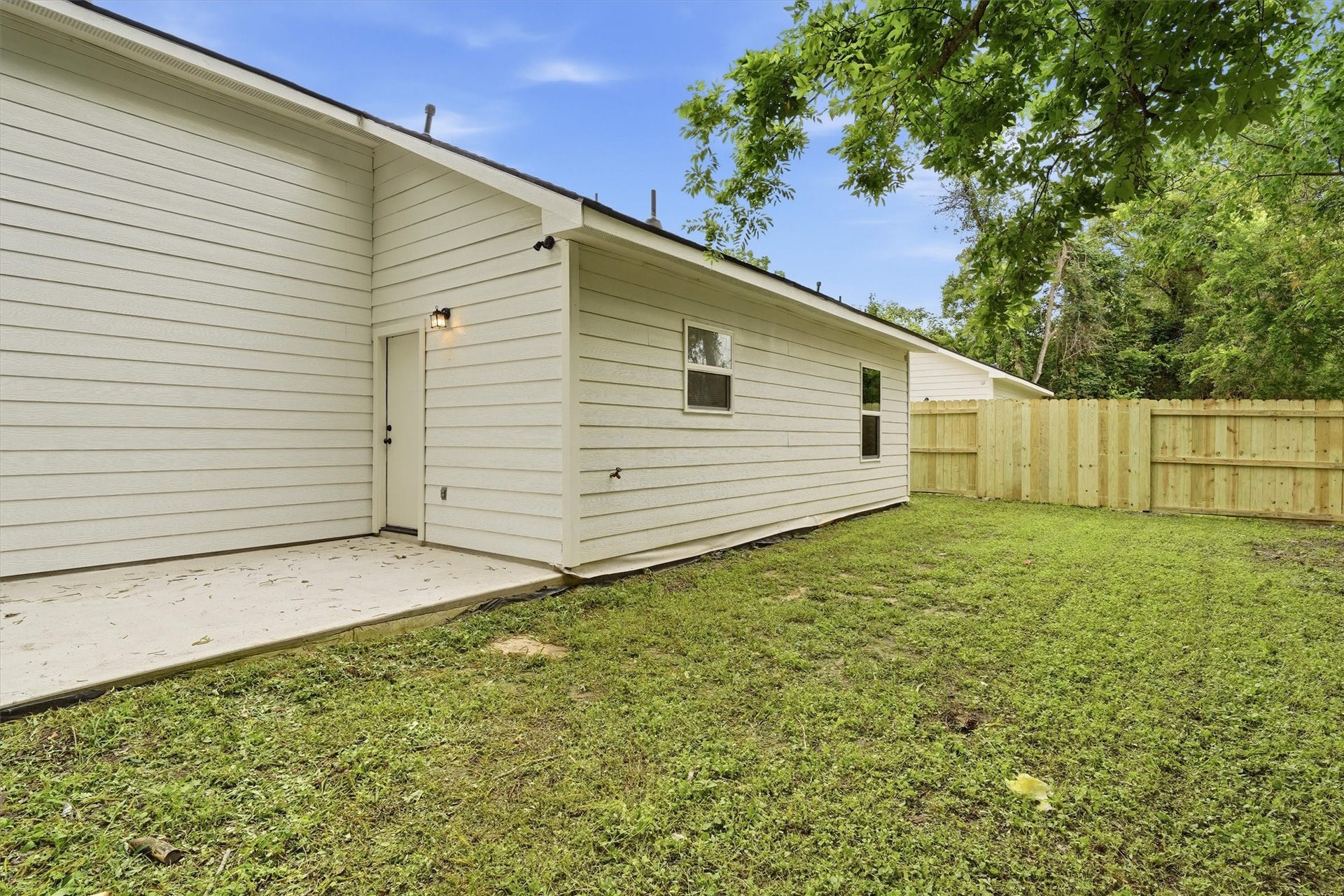 6109 Woodrow Street, Texas City, TX 77591 Back yard area