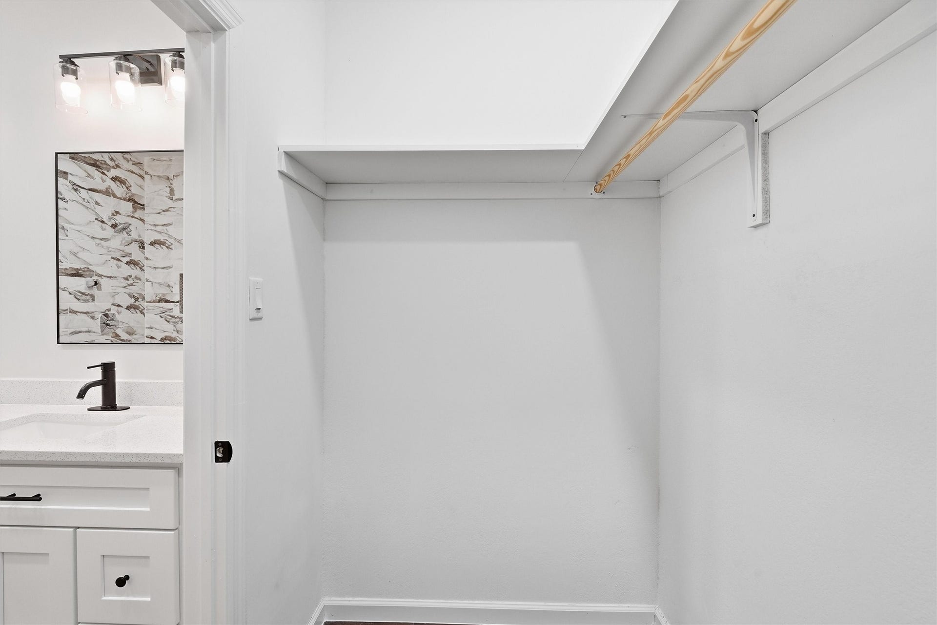 6109 Woodrow Street, Texas City, TX 77591 Walk in closet off the primary en suite