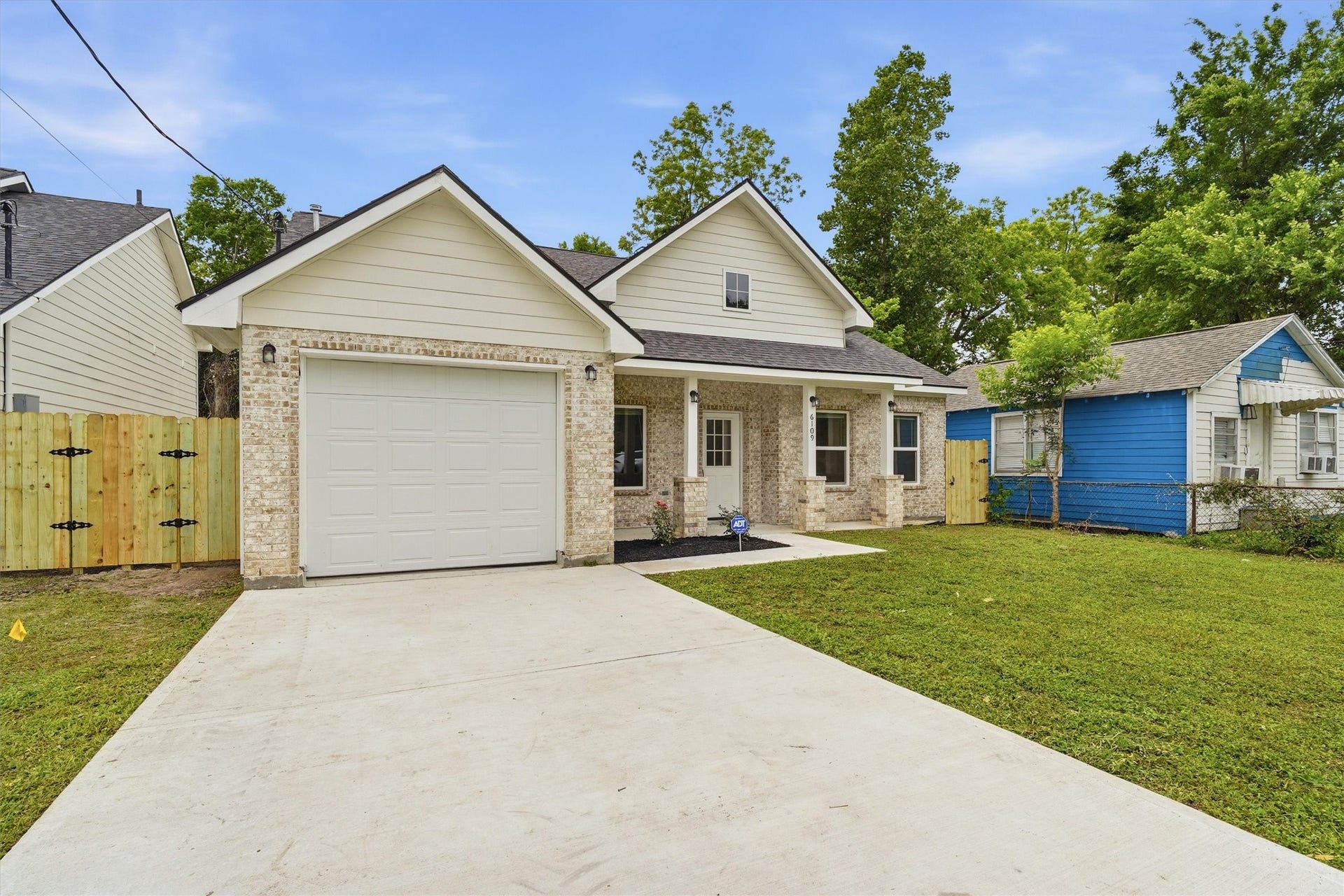 6109 Woodrow Street, Texas City, TX 77591 Like new, brand new fence