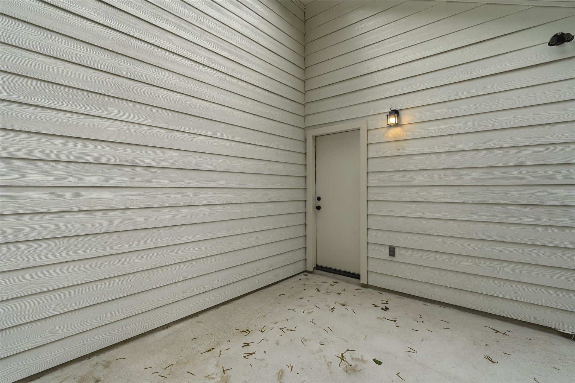 6109 Woodrow Street, Texas City, TX 77591 Back patio