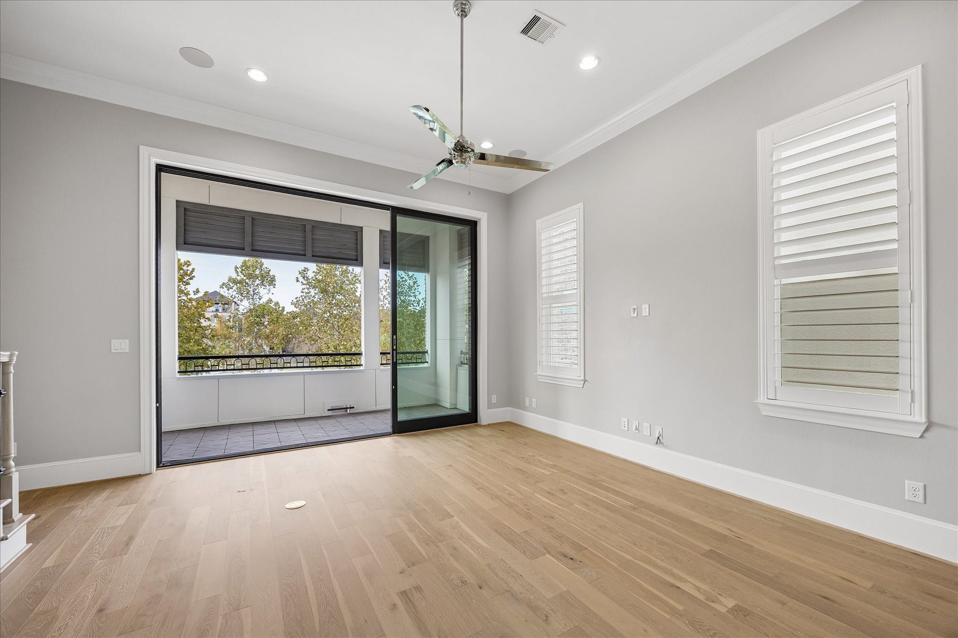 6029 Matthew Oaks Place, Houston, TX 77007 Bright, open living space with sleek hardwood floors and large sliding doors leading to a balcony with scenic views of Lake and fountain. The sliding glass doors are 3 panels that open wide on cool days. .