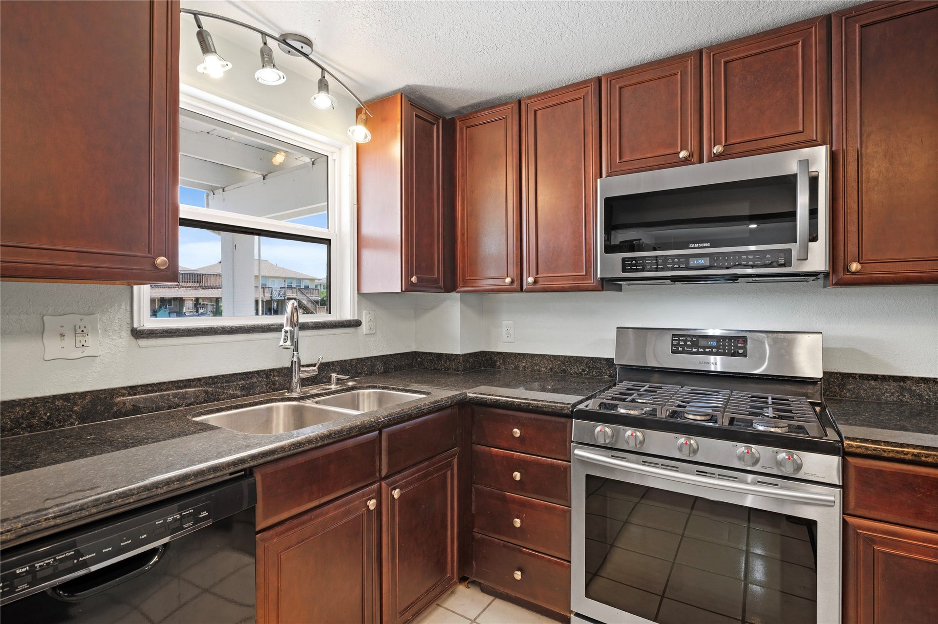 920 Bonita Street, Bayou Vista, TX 77563 920 Bonita Street, Bayou Vista, TX 77563