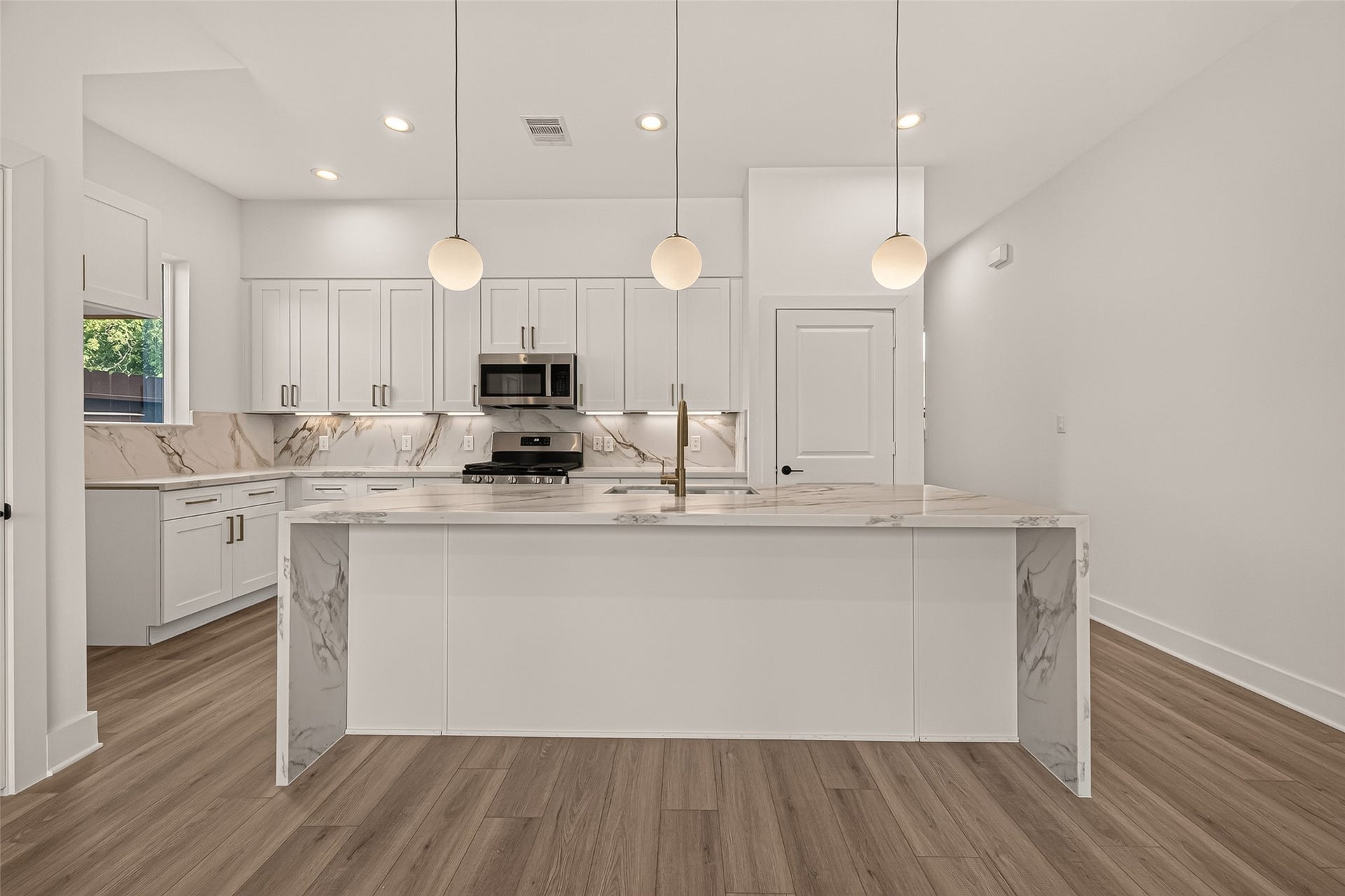 3313 Sampson Street, Houston, TX 77004 3313 Sampson Street, Houston, TX 77004