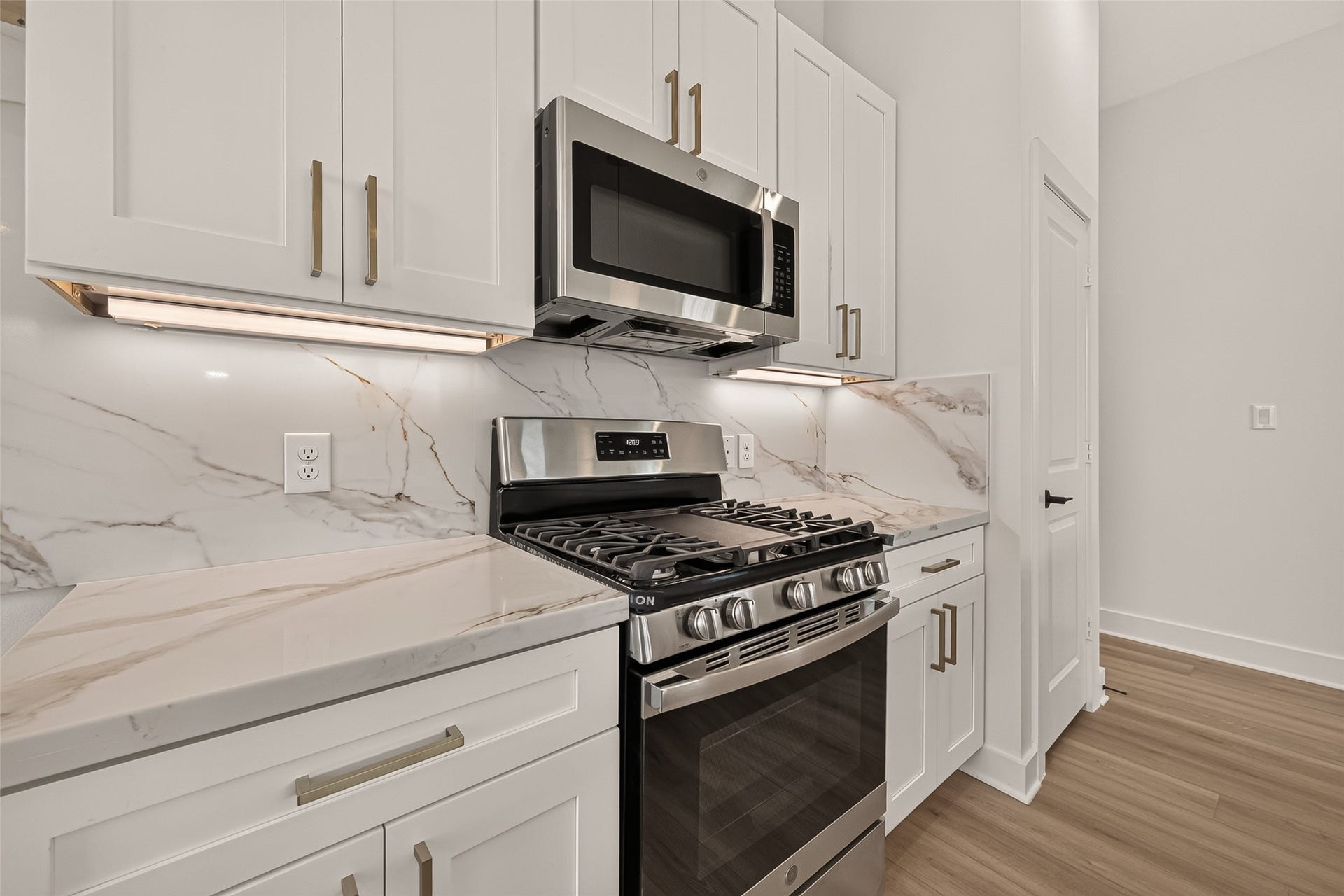 3313 Sampson Street, Houston, TX 77004 3313 Sampson Street, Houston, TX 77004