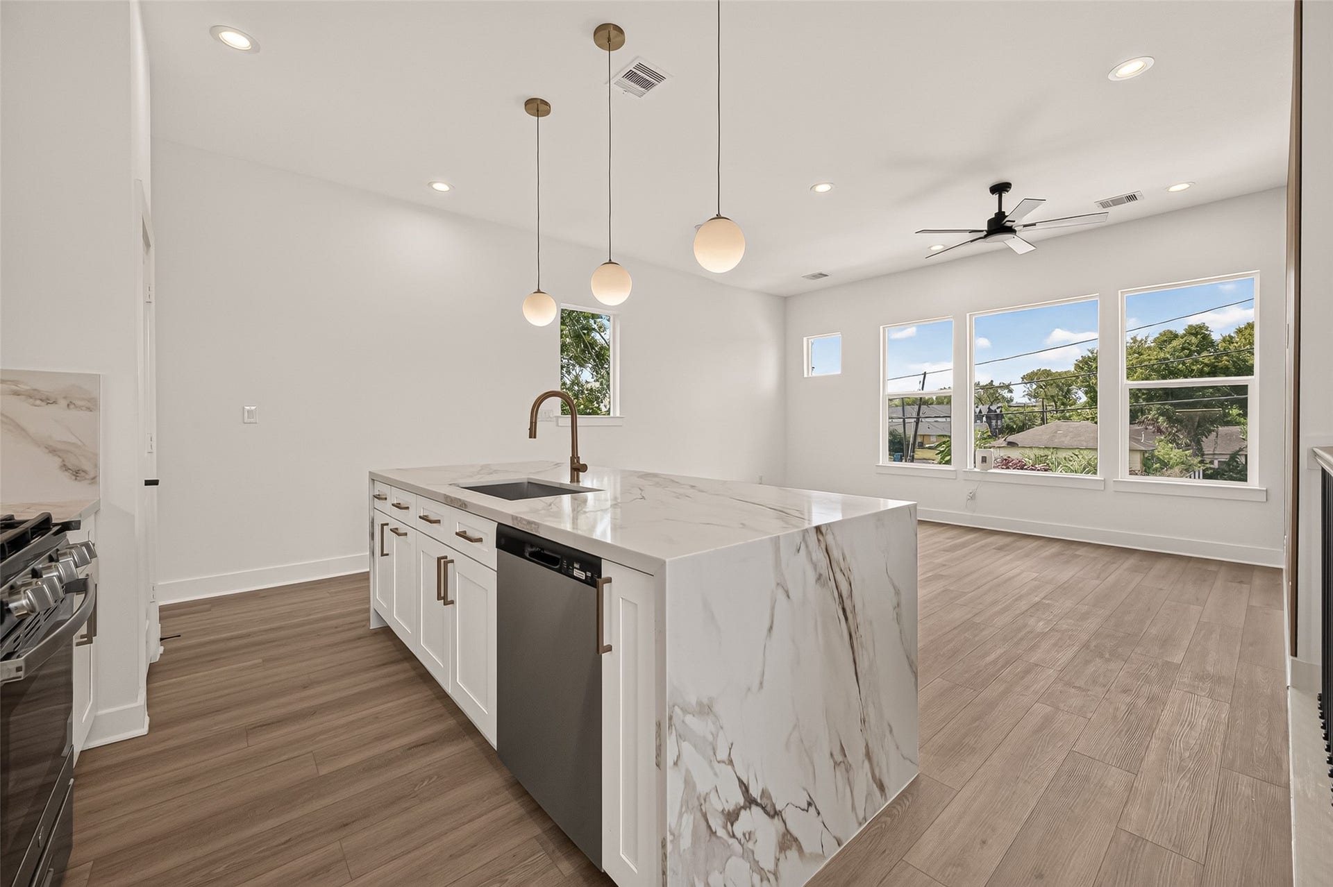 3313 Sampson Street, Houston, TX 77004 3313 Sampson Street, Houston, TX 77004