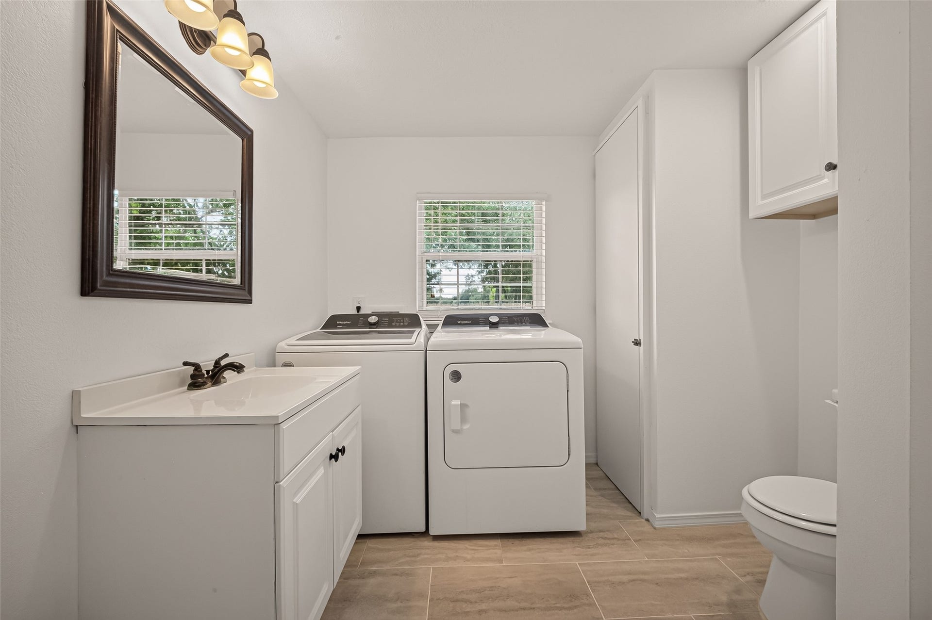 1511 W Dumble Street, Alvin, TX 77511 1511 W Dumble Street, Alvin, TX 77511