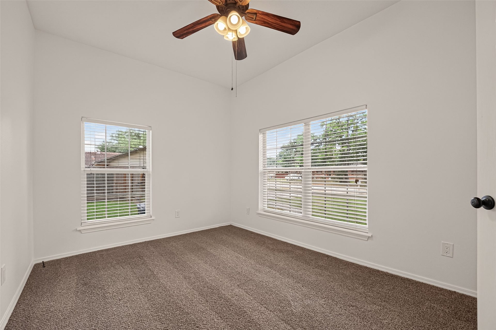 1511 W Dumble Street, Alvin, TX 77511 1511 W Dumble Street, Alvin, TX 77511