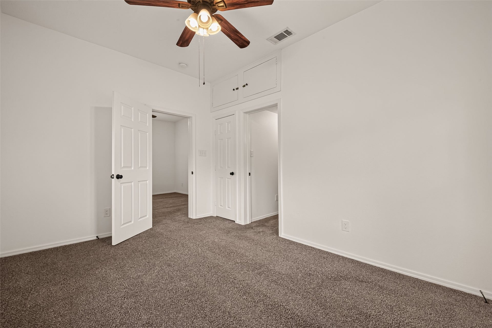 1511 W Dumble Street, Alvin, TX 77511 1511 W Dumble Street, Alvin, TX 77511
