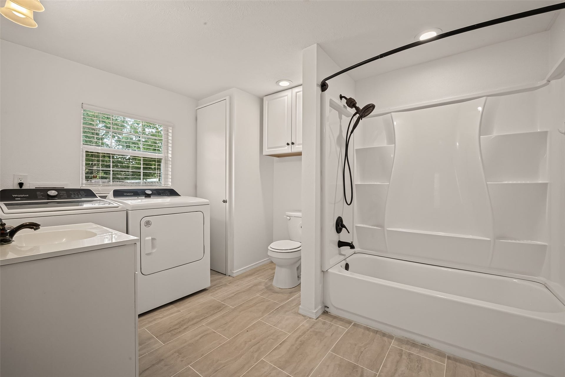 1511 W Dumble Street, Alvin, TX 77511 1511 W Dumble Street, Alvin, TX 77511