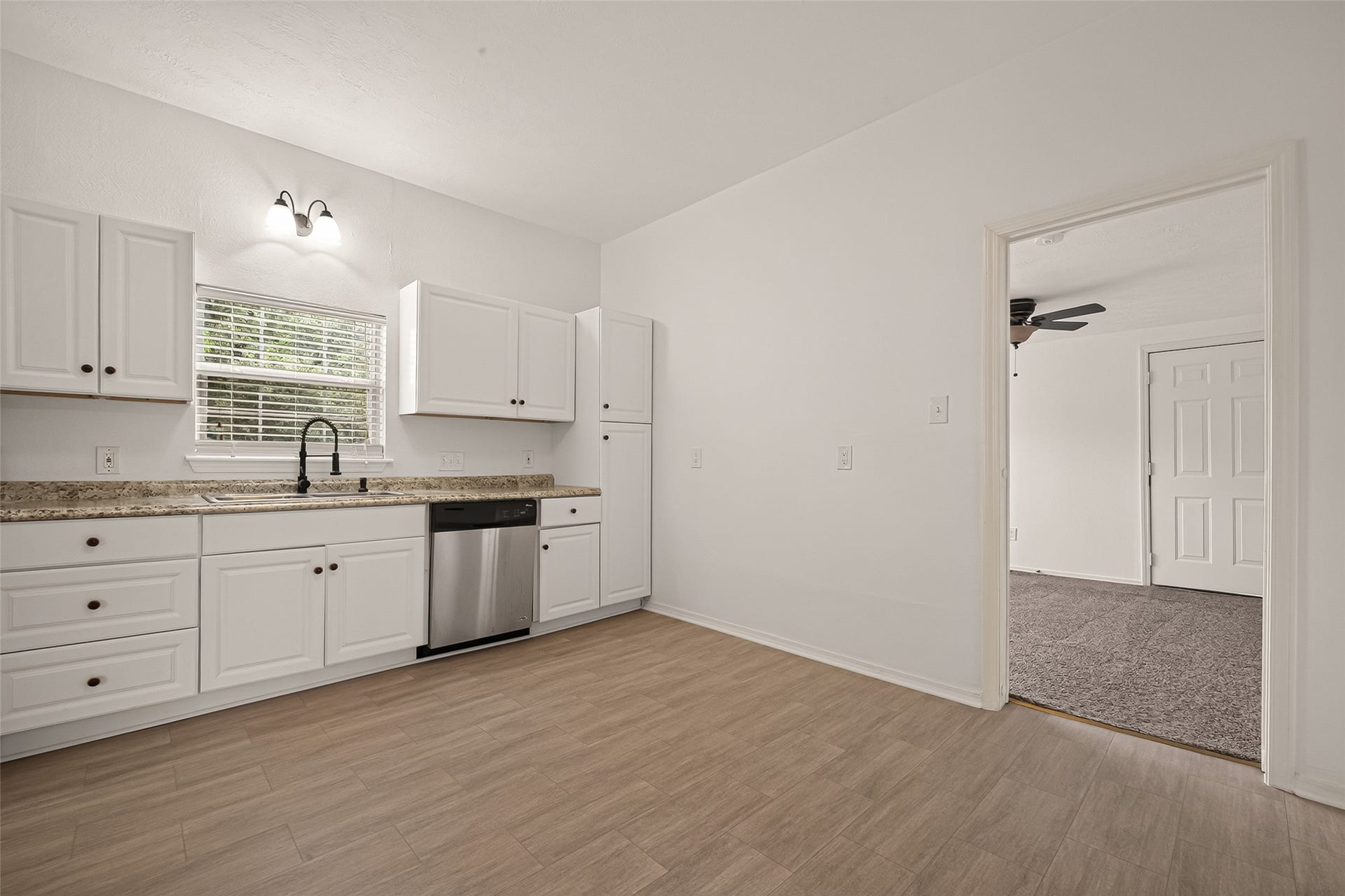 1511 W Dumble Street, Alvin, TX 77511 1511 W Dumble Street, Alvin, TX 77511