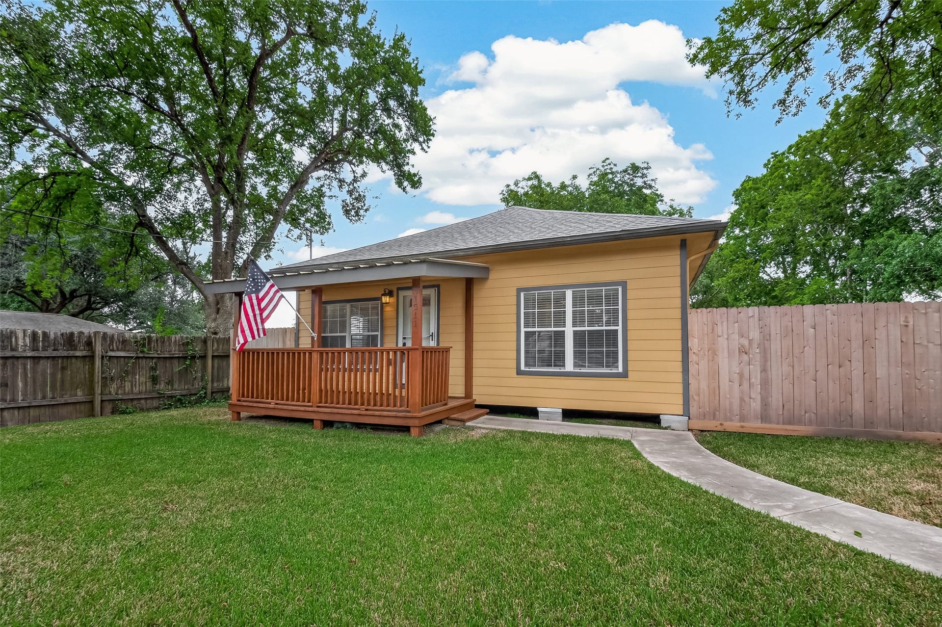 1511 W Dumble Street, Alvin, TX 77511 1511 W Dumble Street, Alvin, TX 77511