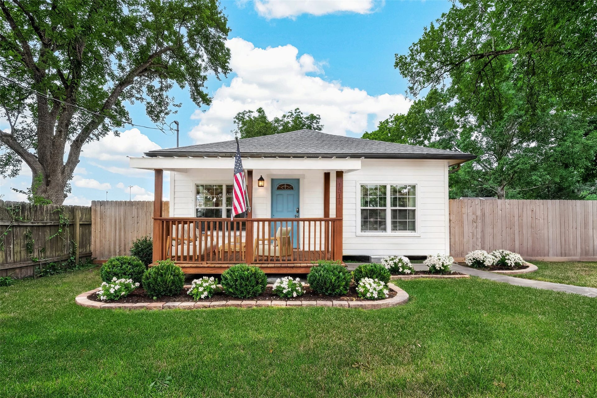 1511 W Dumble Street, Alvin, TX 77511 1511 W Dumble Street, Alvin, TX 77511
