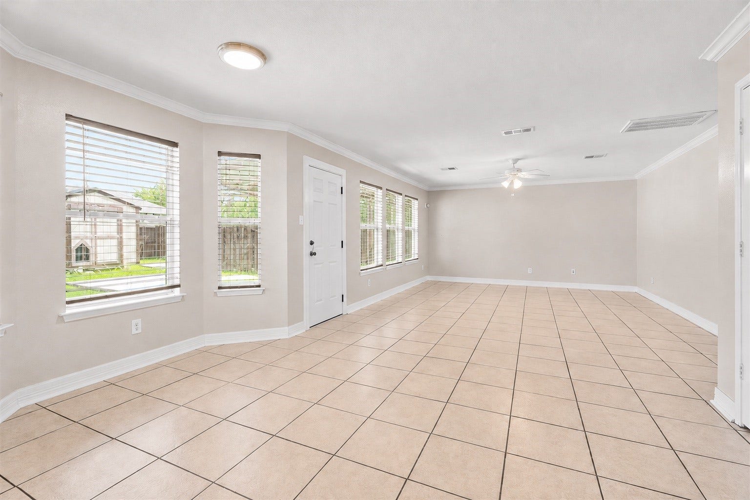 5918 Stirring Winds Lane, Houston, TX 77086 Open living area with easy access to the backyard.