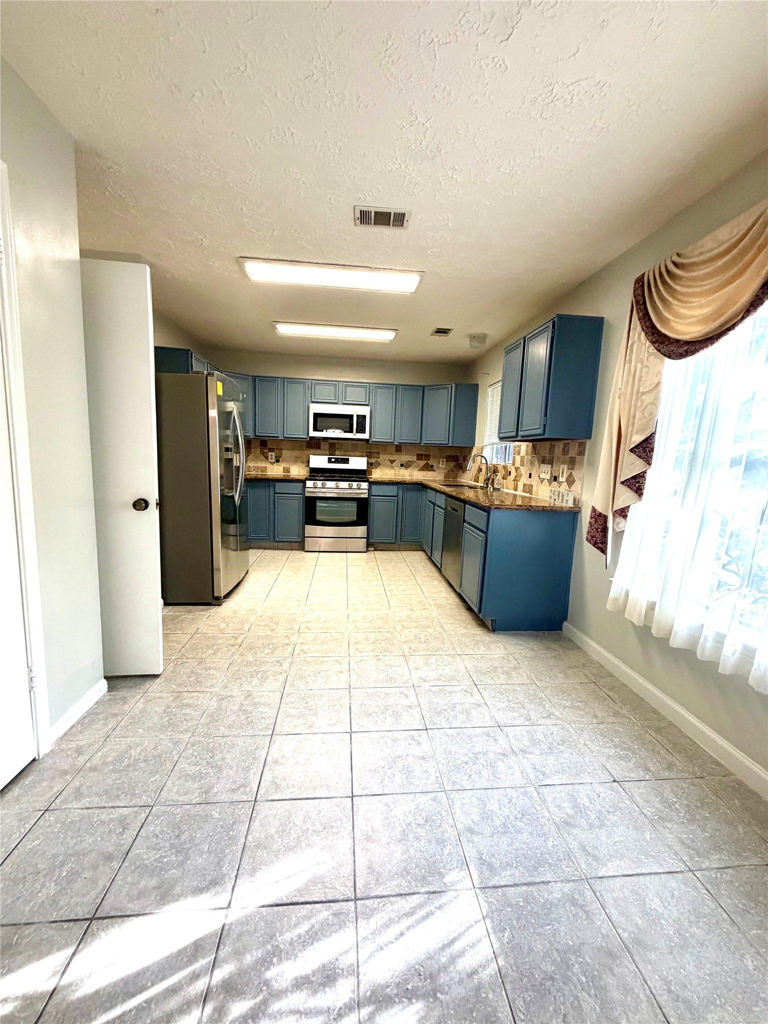 2015 Summerfield Place, Sugar Land, TX 77478 2015 Summerfield Place, Sugar Land, TX 77478