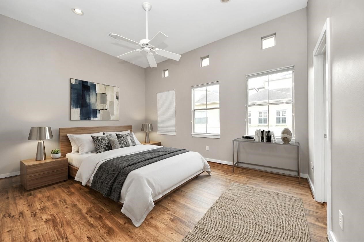 1112 Columbus Street, #B, Houston, TX 77019 **Virtually staged primary bedroom