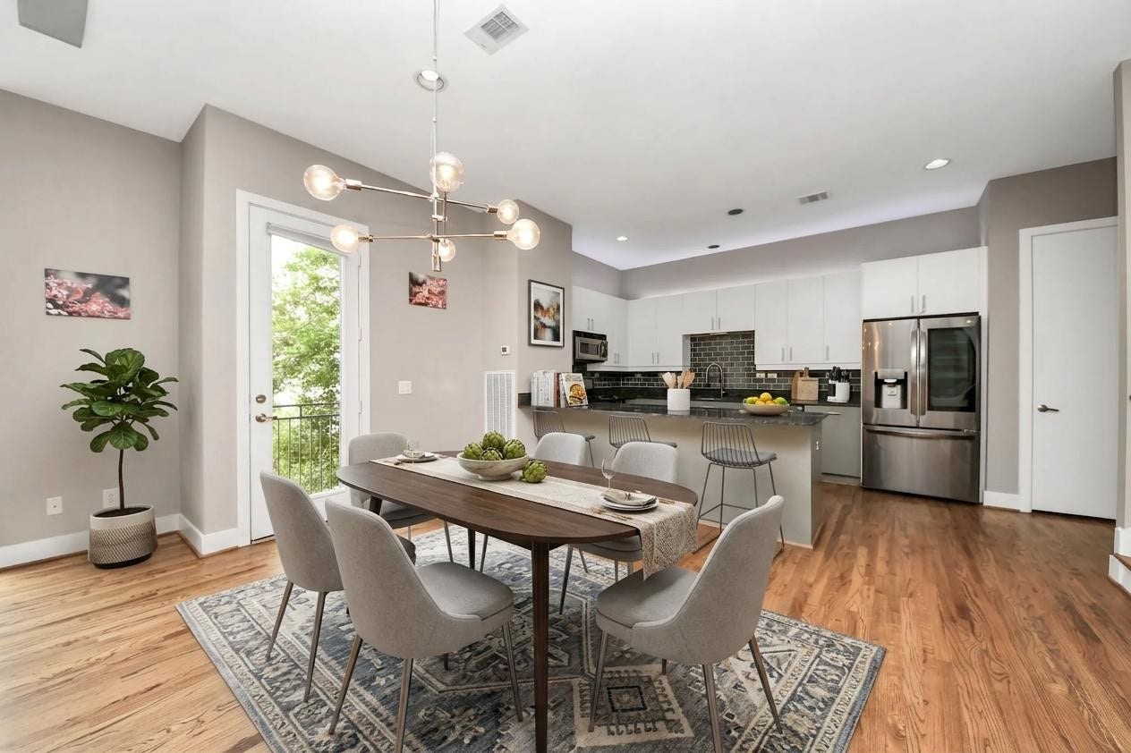1112 Columbus Street, #B, Houston, TX 77019 **Virtually staged dining area