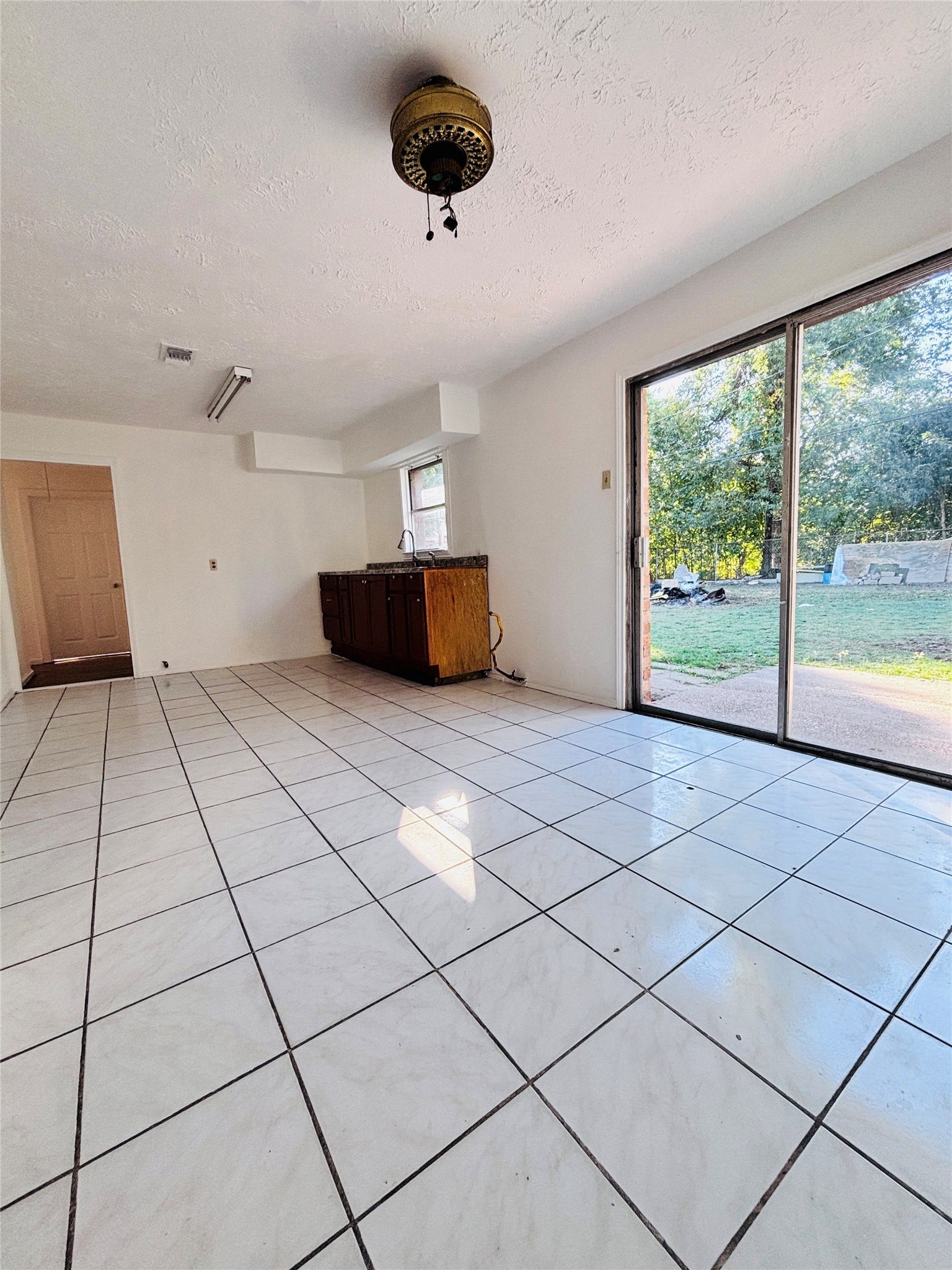1802 Debeney Drive, Houston, TX 77039 Kitchen and dining area