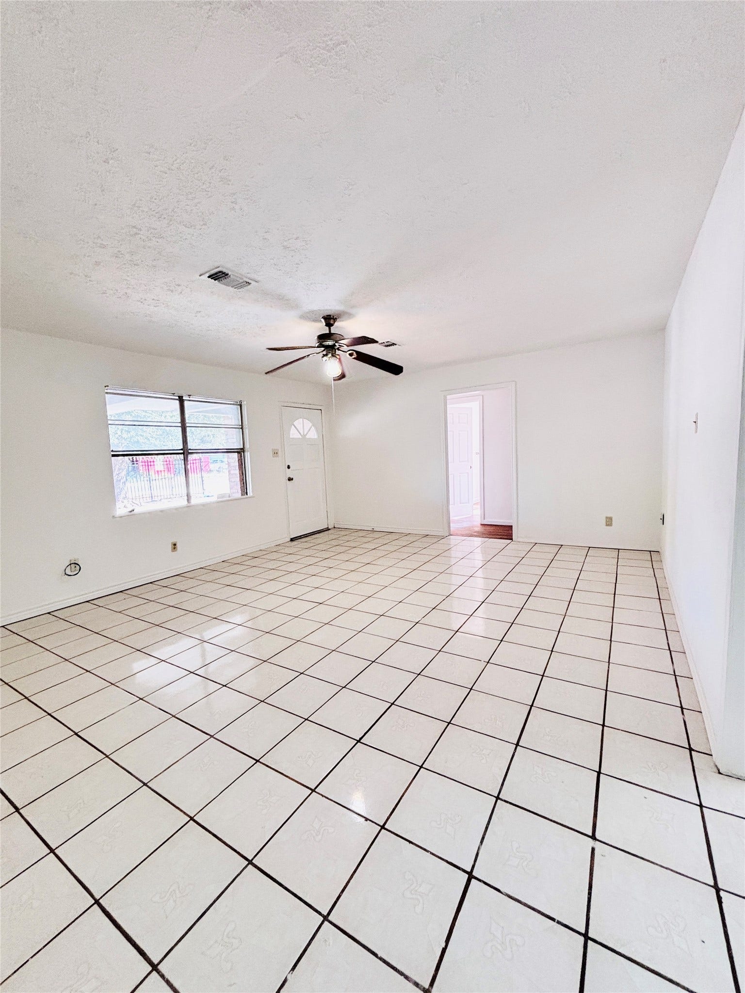 1802 Debeney Drive, Houston, TX 77039 Spacious Living Room