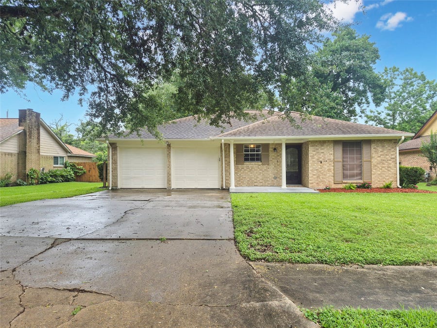 Property photo for 54 Aloe Vera Court, Lake Jackson, TX