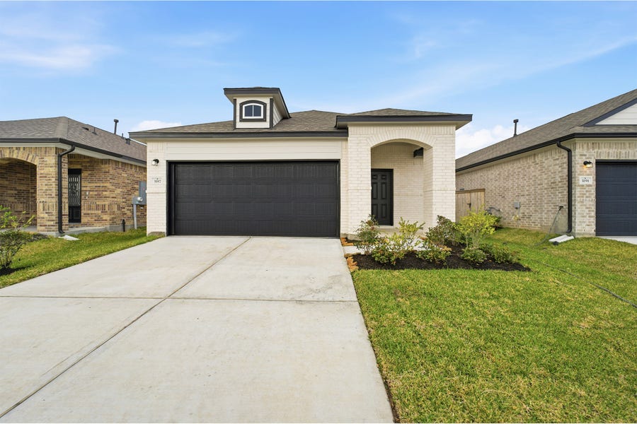 Property photo for 3187 Savannah Rose Drive, Angleton, TX