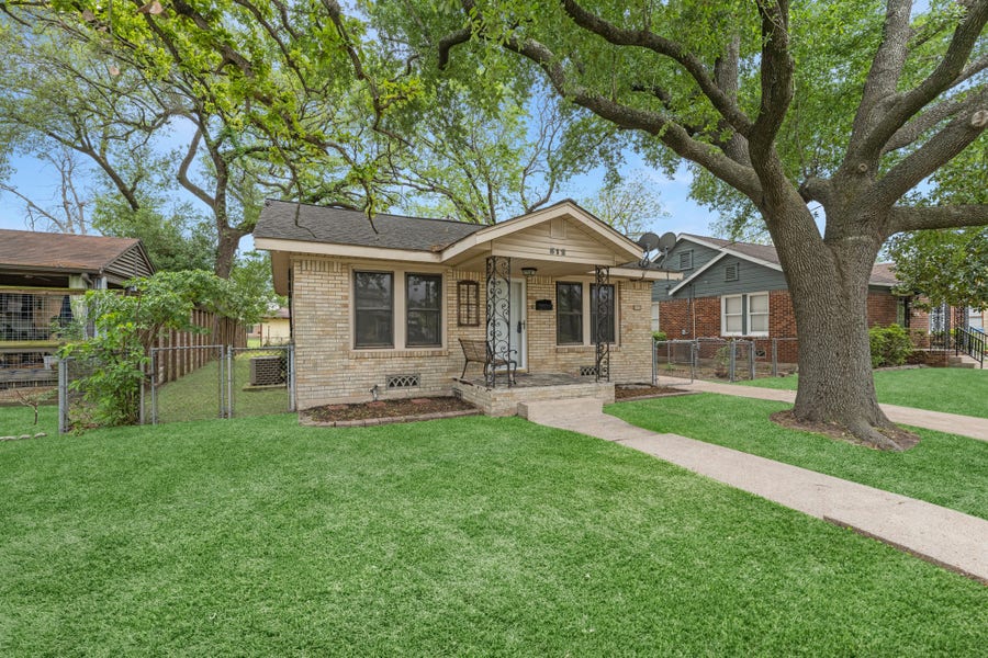 Property photo for 512 Gale Street, Houston, TX