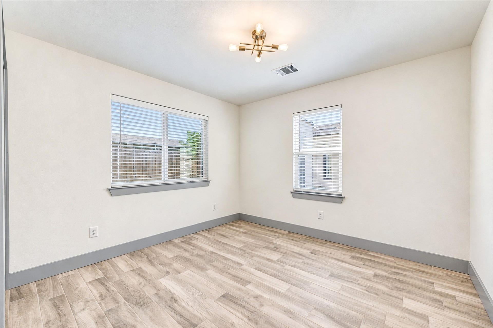 3114 Wentworth Street, #1, Houston, TX 77004 Second bedroom with space for a Queen size bed.