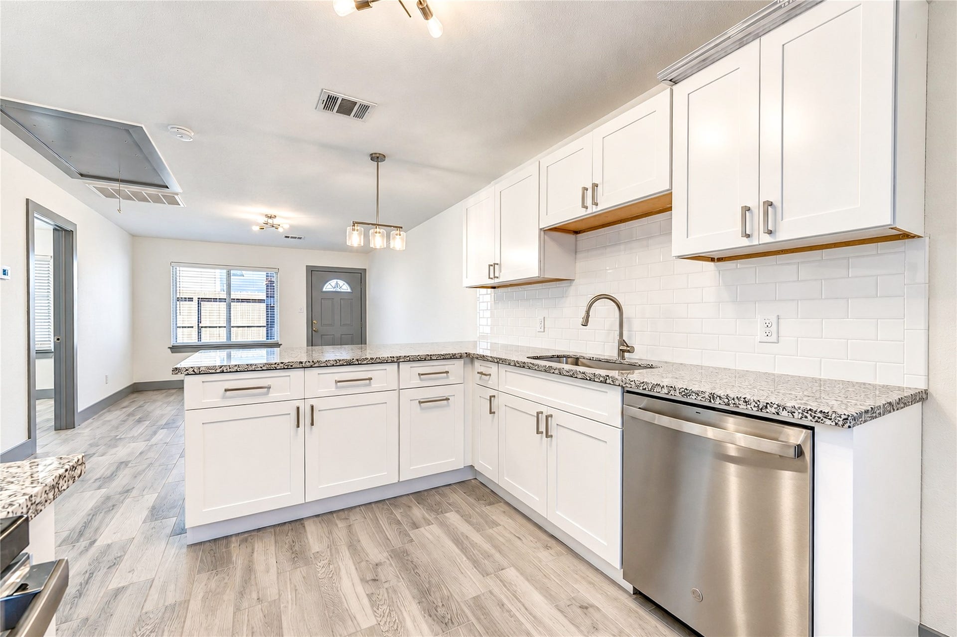 3114 Wentworth Street, #1, Houston, TX 77004 Amazing NEW kitchen with everything you need.