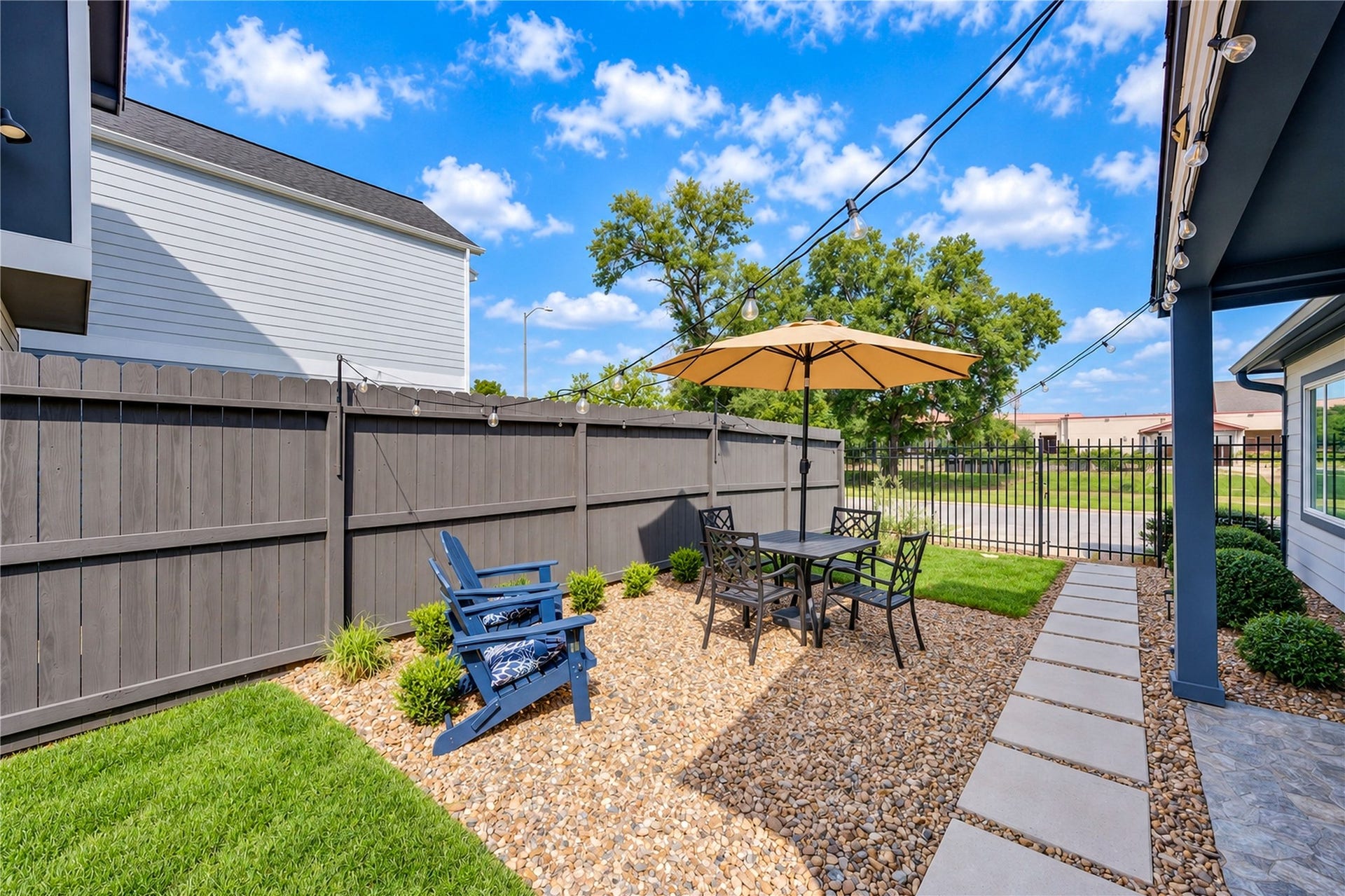 3114 Wentworth Street, #1, Houston, TX 77004 This common area offers a beautiful and relaxing space to unwind.