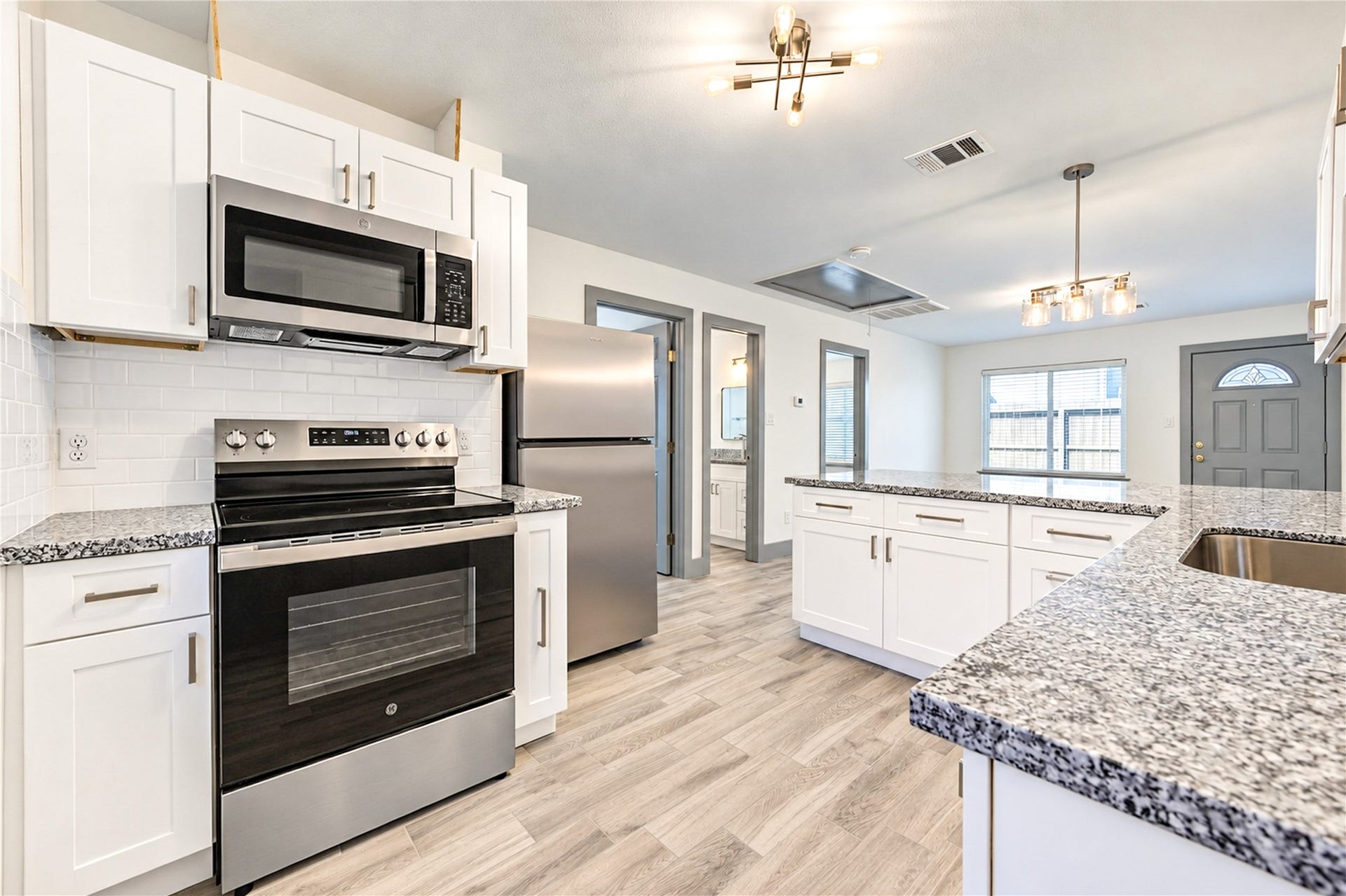 3114 Wentworth Street, #1, Houston, TX 77004 Be the first one to use this NEW beautiful kitchen.