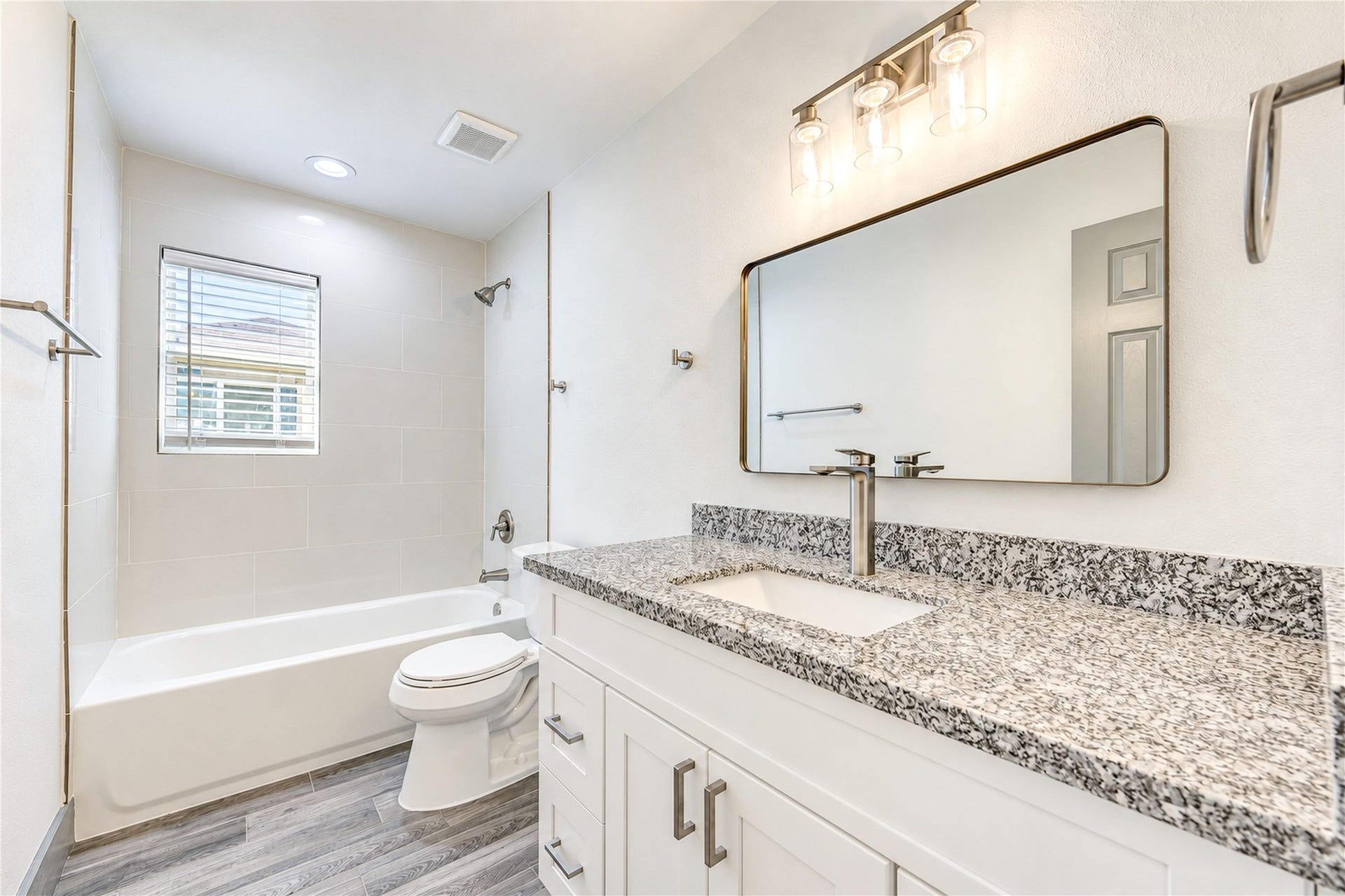 3114 Wentworth Street, #1, Houston, TX 77004 Beautiful and large bathroom.