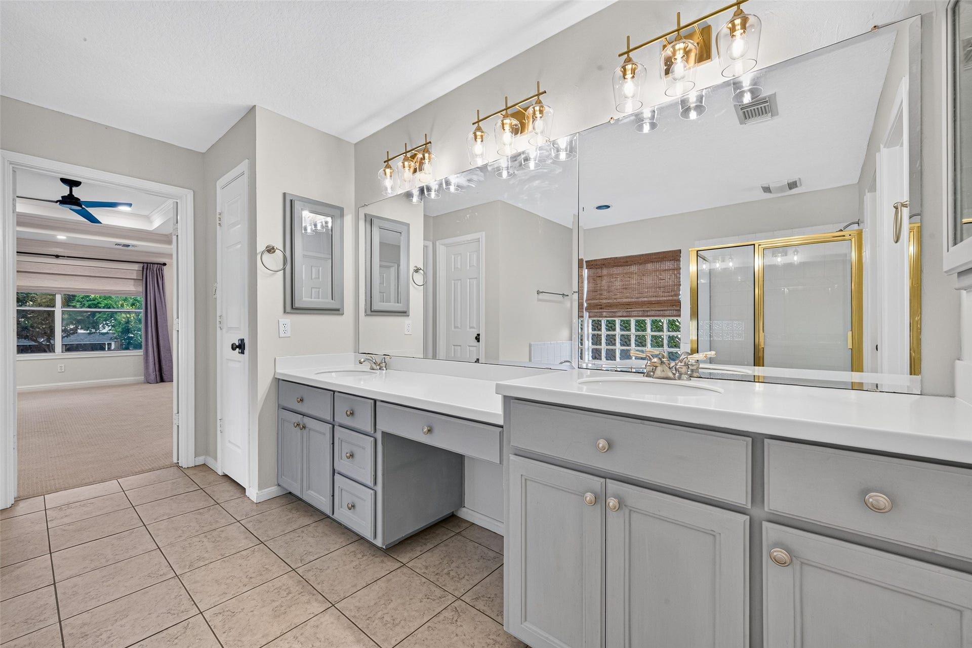 7707 Stone Arbor Drive, Sugar Land, TX 77479 ROOM FOR TWO TO GET READY! The spacious Primary Bath features separate vanity areas with generous countertops, individual sinks, large mirrors & ample cabinetry for everyday essentials. Decorative light fixtures brighten each vanity, while a linen closet provides additional storage for towels & toiletries. A private water closet adds another level of convenience, making busy mornings a little easier.