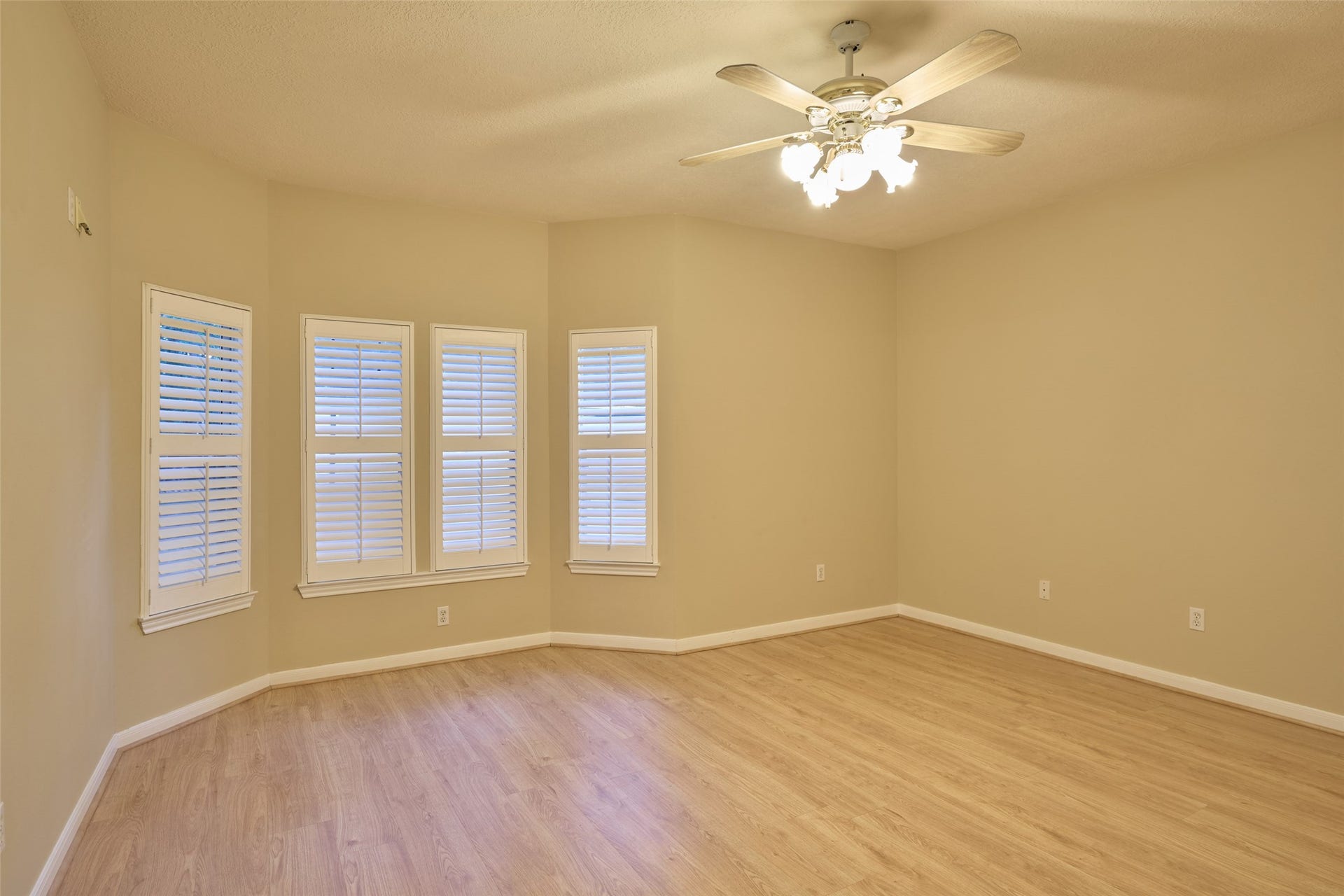 12 Timber Lane, Conroe, TX 77384 12 Timber Lane, Conroe, TX 77384