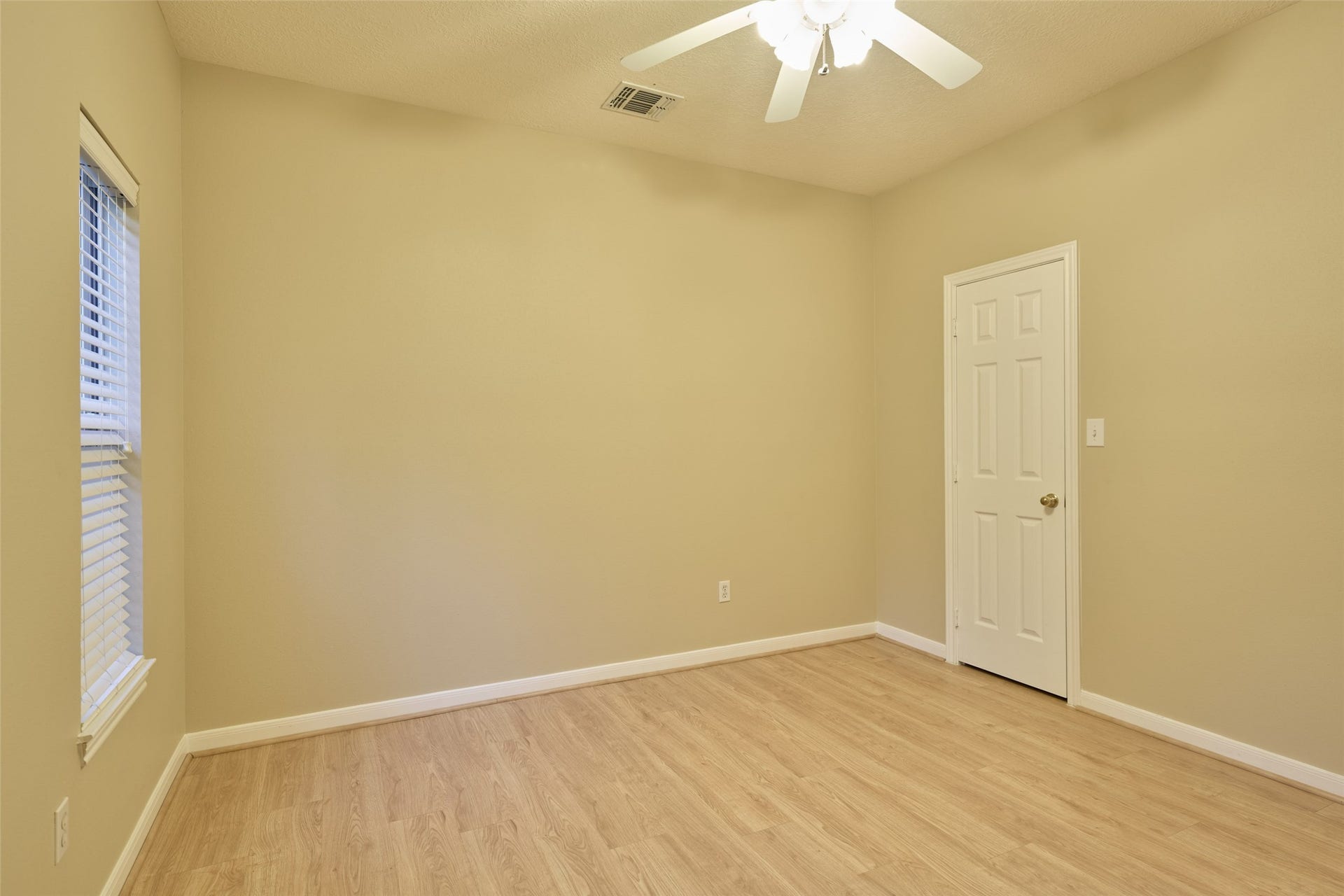 12 Timber Lane, Conroe, TX 77384 12 Timber Lane, Conroe, TX 77384