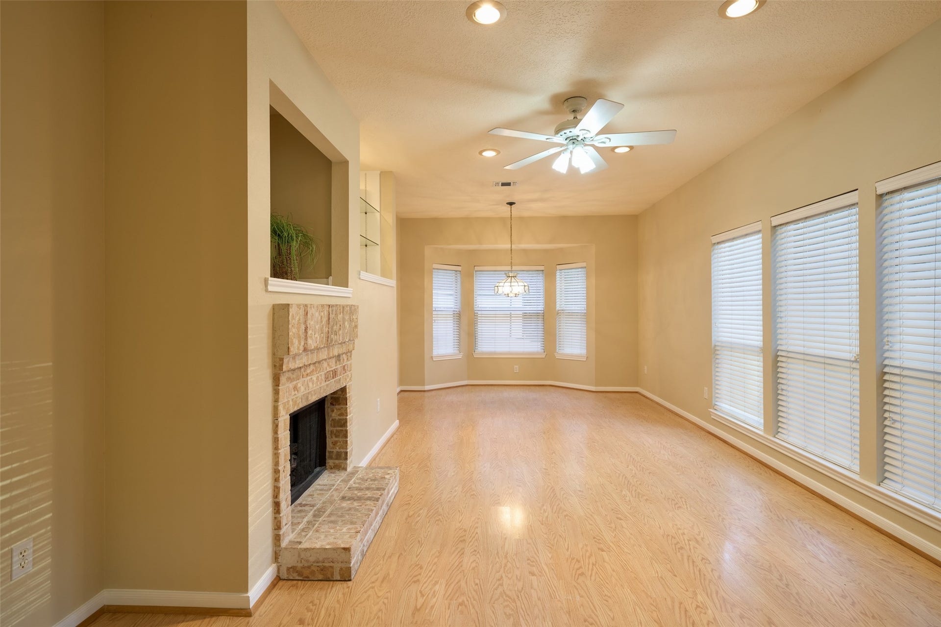 12 Timber Lane, Conroe, TX 77384 12 Timber Lane, Conroe, TX 77384