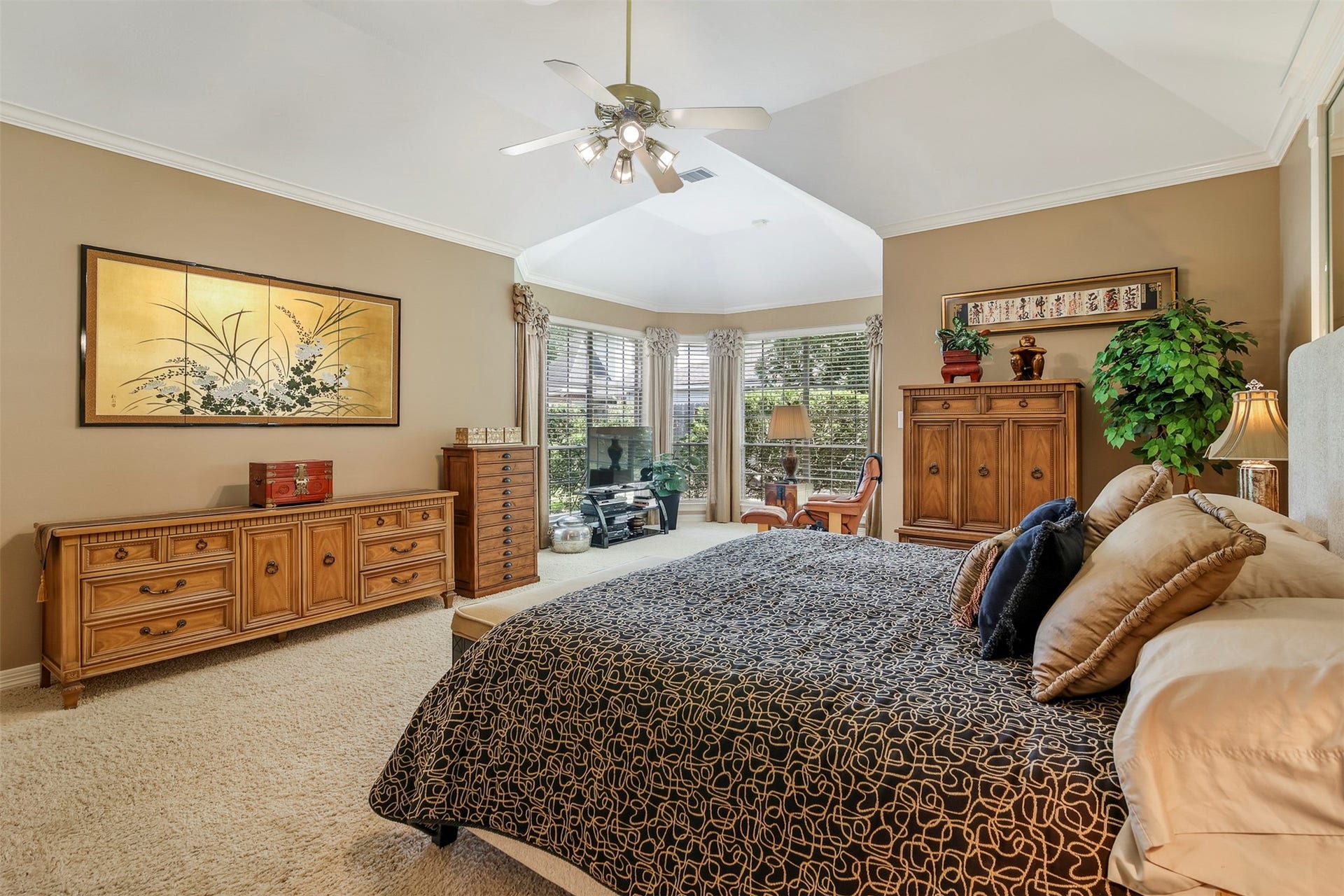 1414 Forest Bend, Sugar Land, TX 77479 Another secondary bedroom with carpet and large picture window as well as access to ensuite shared bathroom.