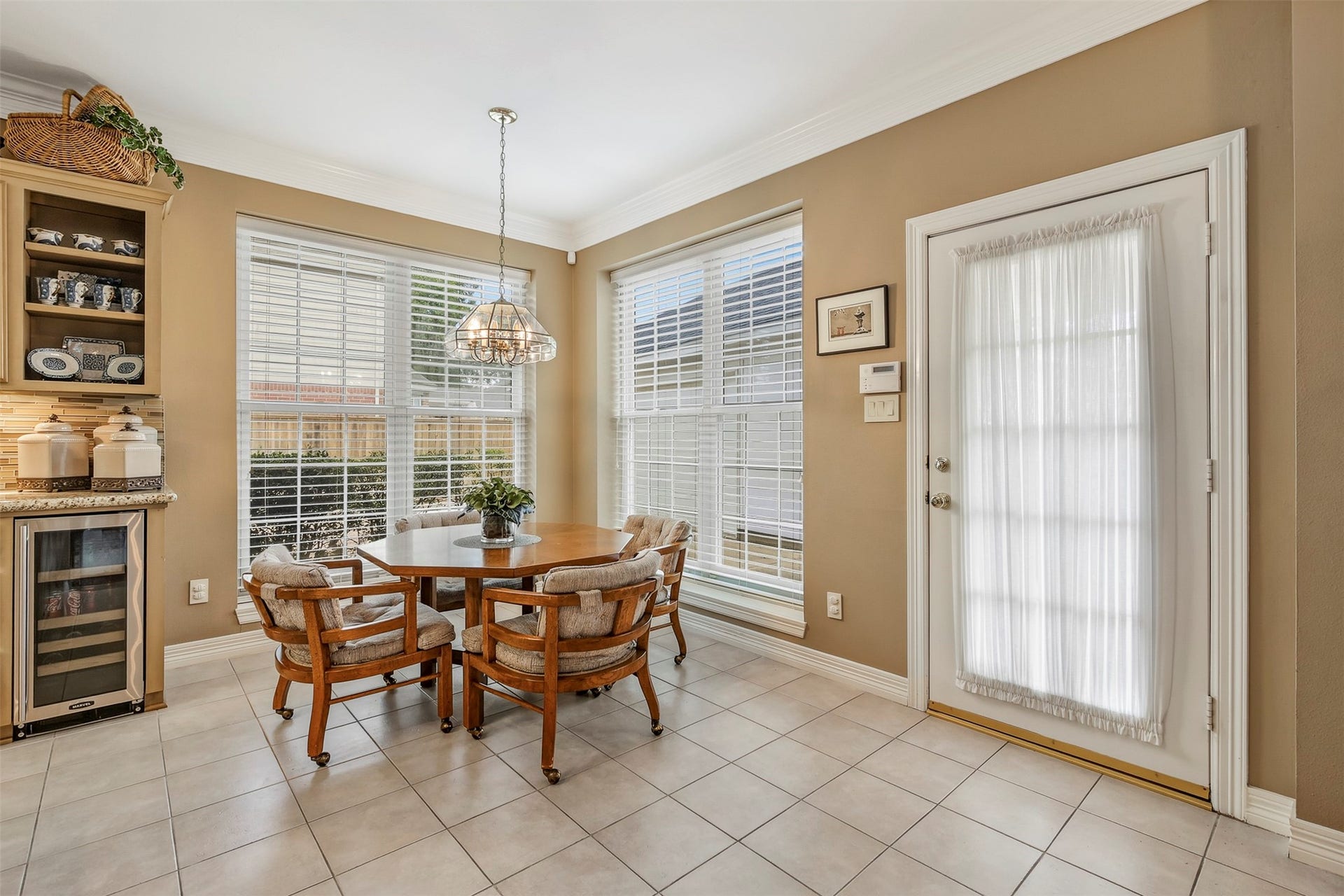 1414 Forest Bend, Sugar Land, TX 77479 Breakfast room features large floor to ceiling picture windows for an abundance of natural light.