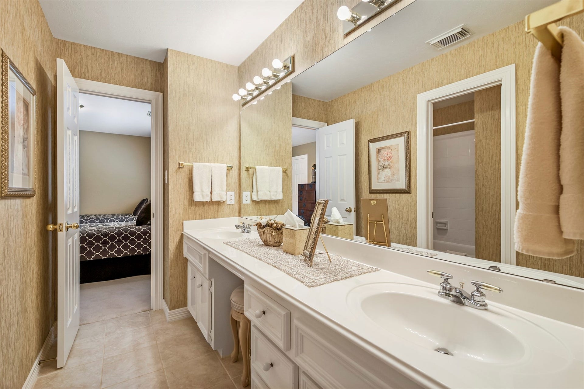 1414 Forest Bend, Sugar Land, TX 77479 Alternate view of the shared bathroom.