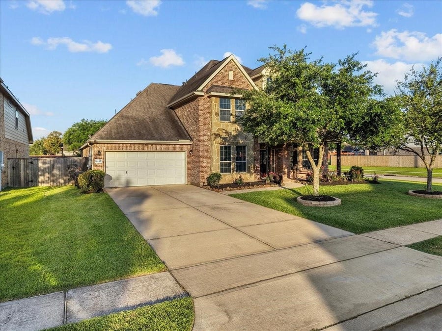 Property photo for 2246 Oakleaf Trail Lane, League City, TX
