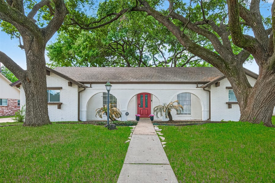 Property photo for 11507 Barwood Bend Drive, Houston, TX