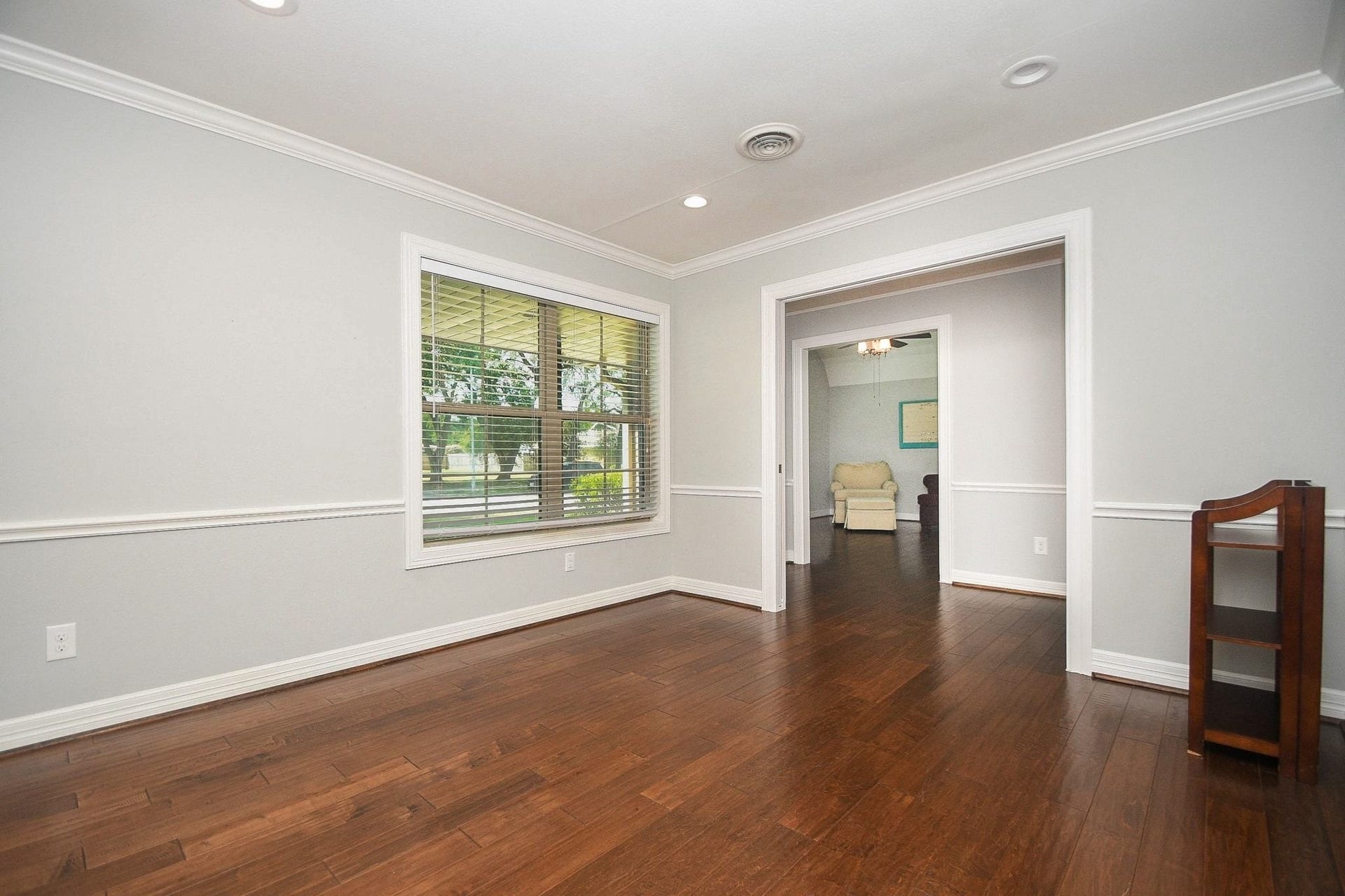 5422 Rutherglenn Drive, Houston, TX 77096 Large dining area with 2 sets of pocket doors!