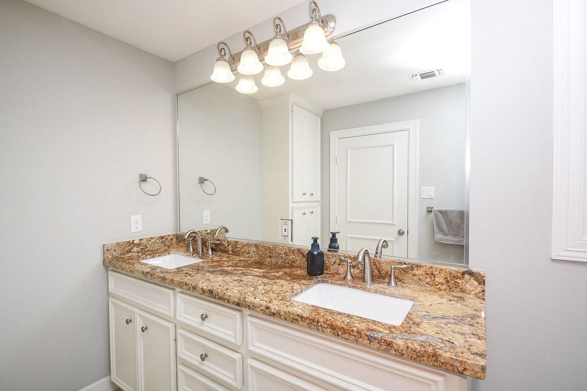 5422 Rutherglenn Drive, Houston, TX 77096 5422 Rutherglenn Drive, Houston, TX 77096