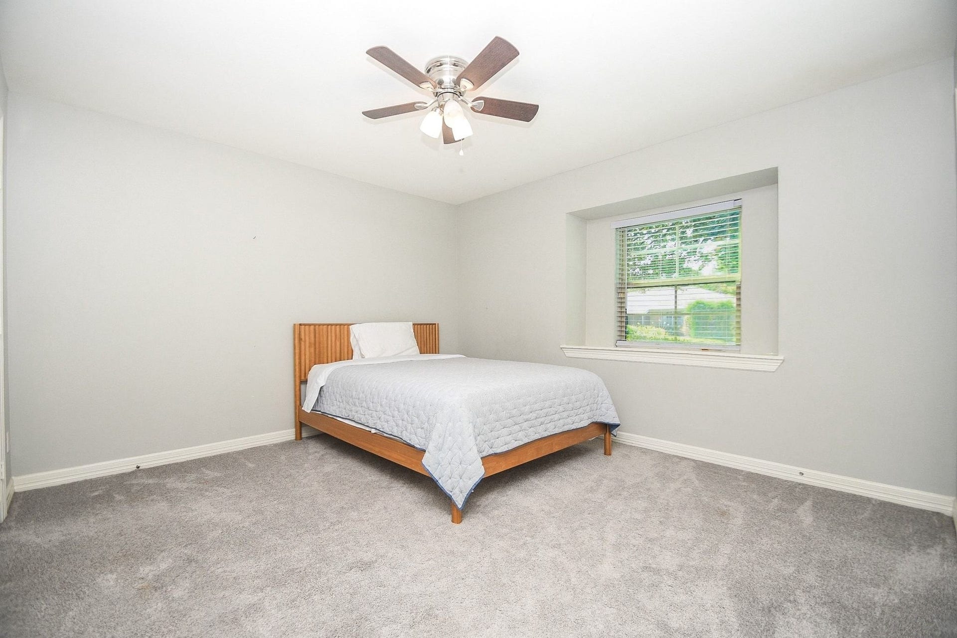 5422 Rutherglenn Drive, Houston, TX 77096 One of two secondary bedrooms!