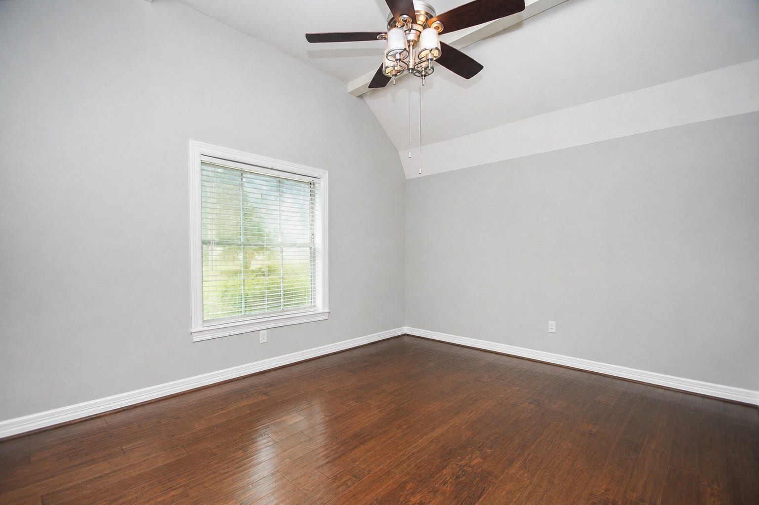 5422 Rutherglenn Drive, Houston, TX 77096 Extra room could be extra bedroom, sitting area, play room!