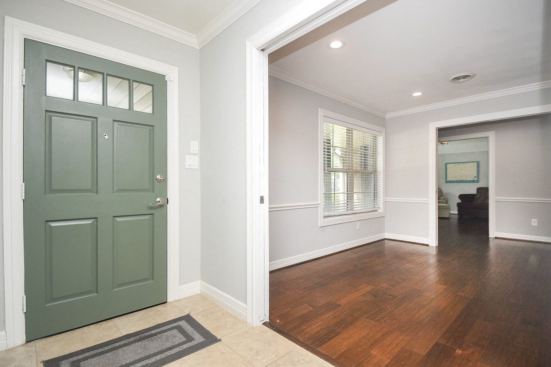 5422 Rutherglenn Drive, Houston, TX 77096 Generous entry with double pocket doors (classic moulding)!