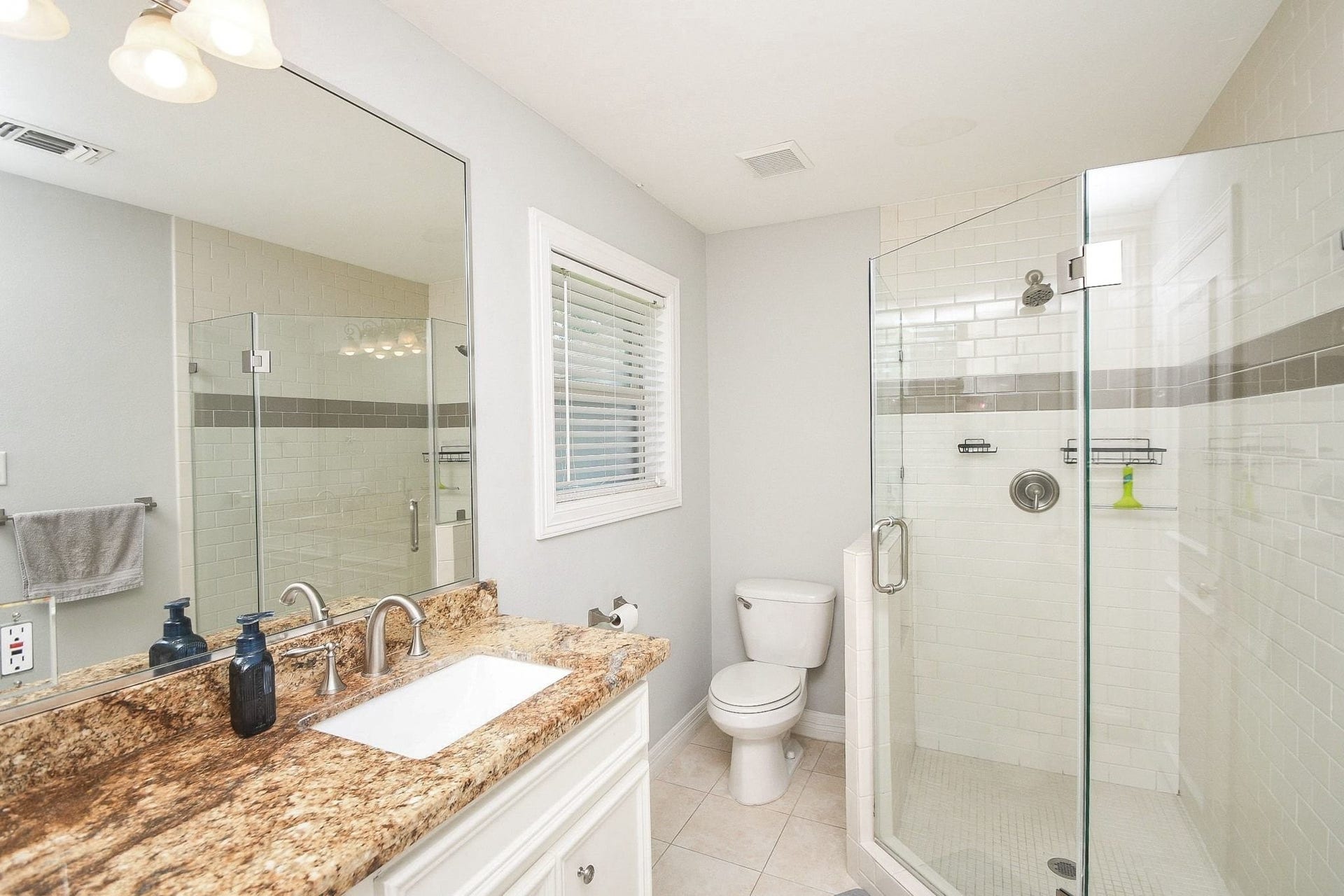 5422 Rutherglenn Drive, Houston, TX 77096 Renovated primary bath!