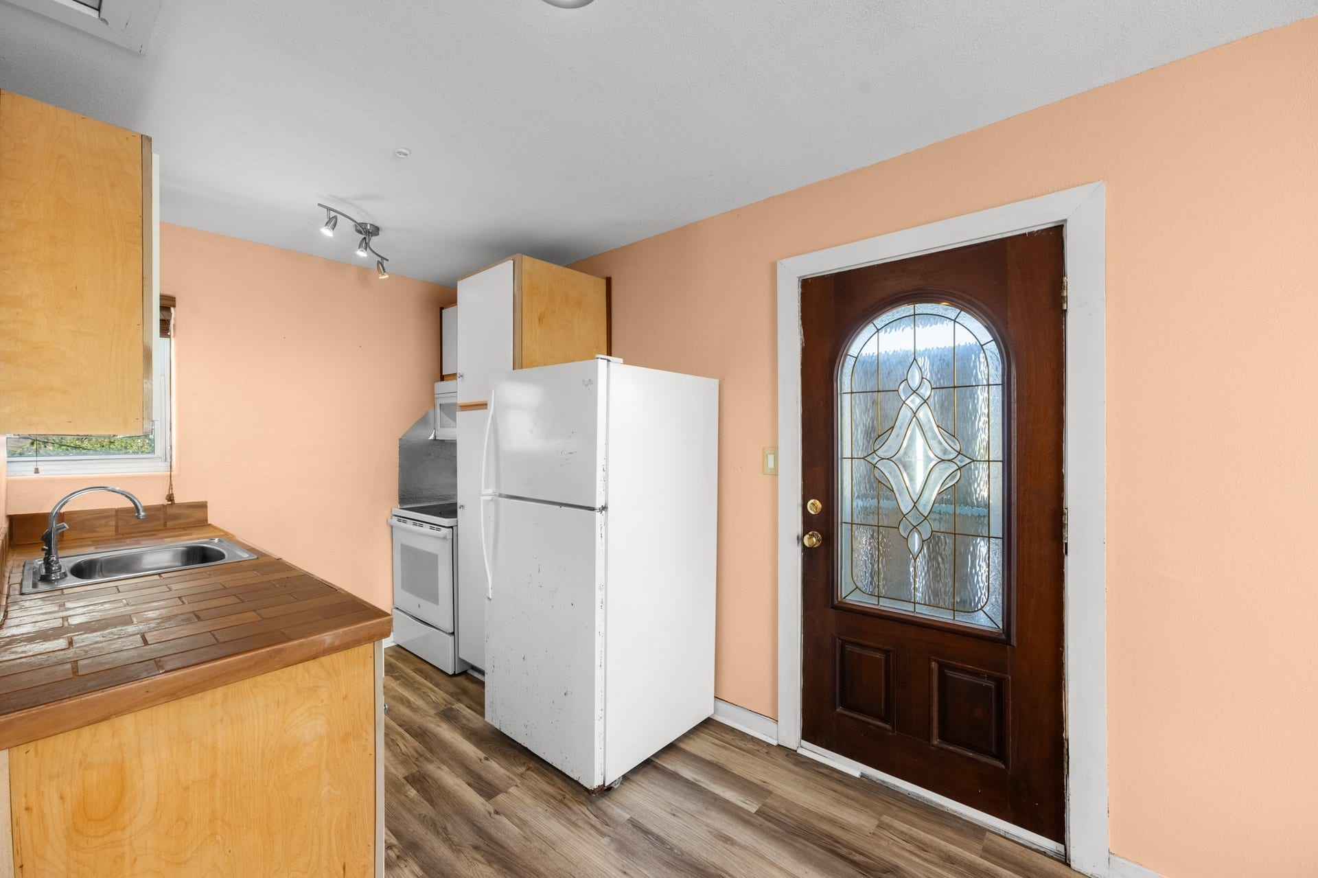 2815 Jack Johnson Boulevard, Galveston, TX 77550 Garage Apt Kitchen