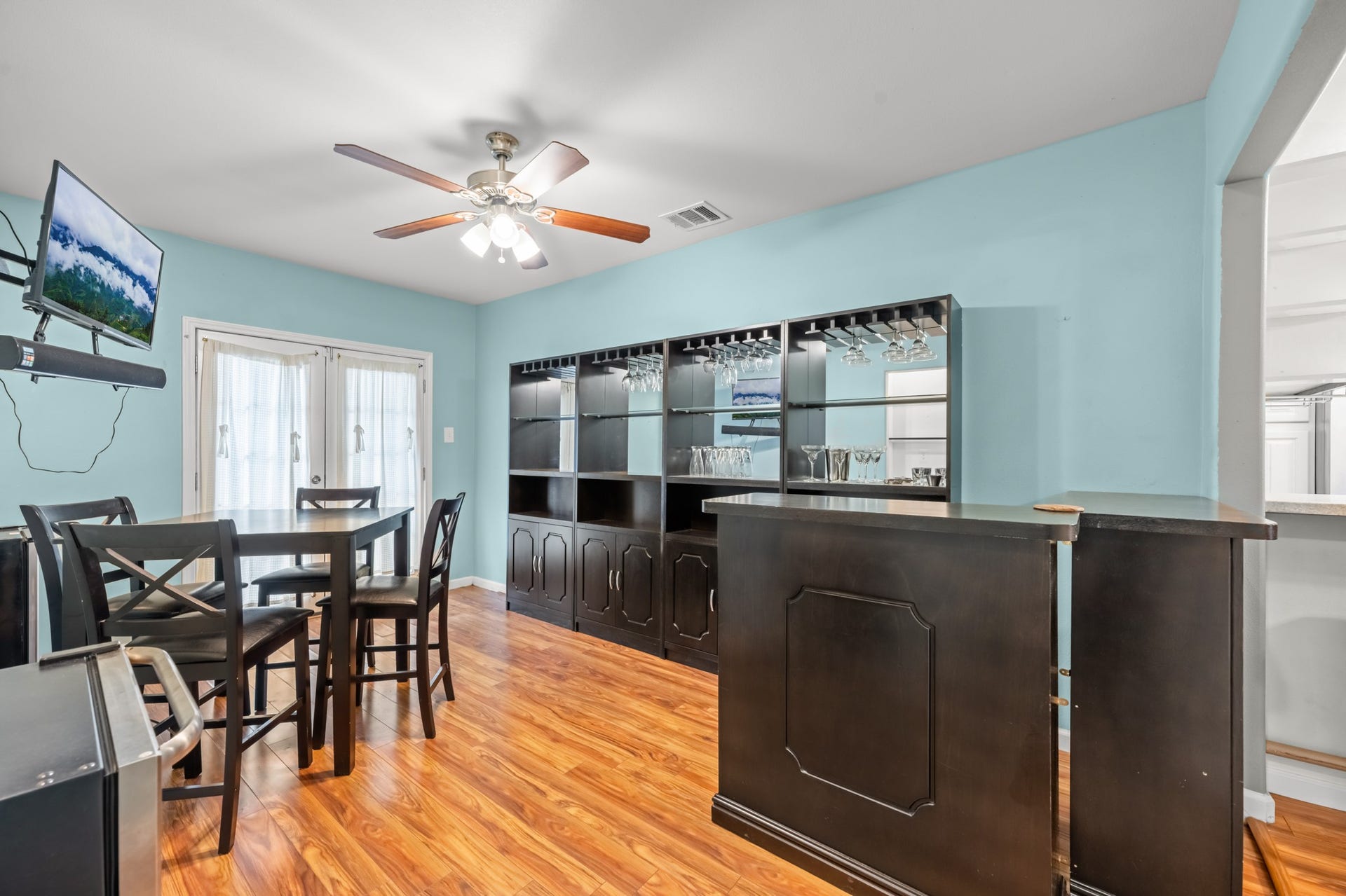 2815 Jack Johnson Boulevard, Galveston, TX 77550 Bar/Dining Area