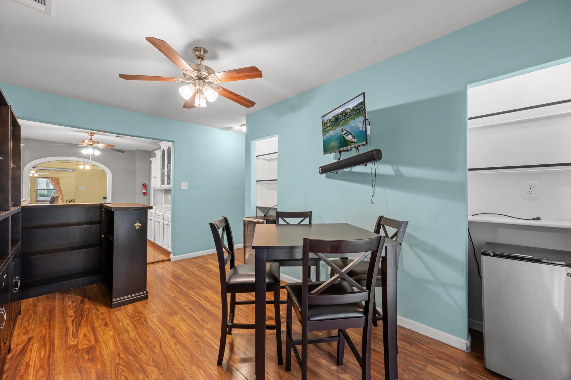2815 Jack Johnson Boulevard, Galveston, TX 77550 Bar/Dining Area