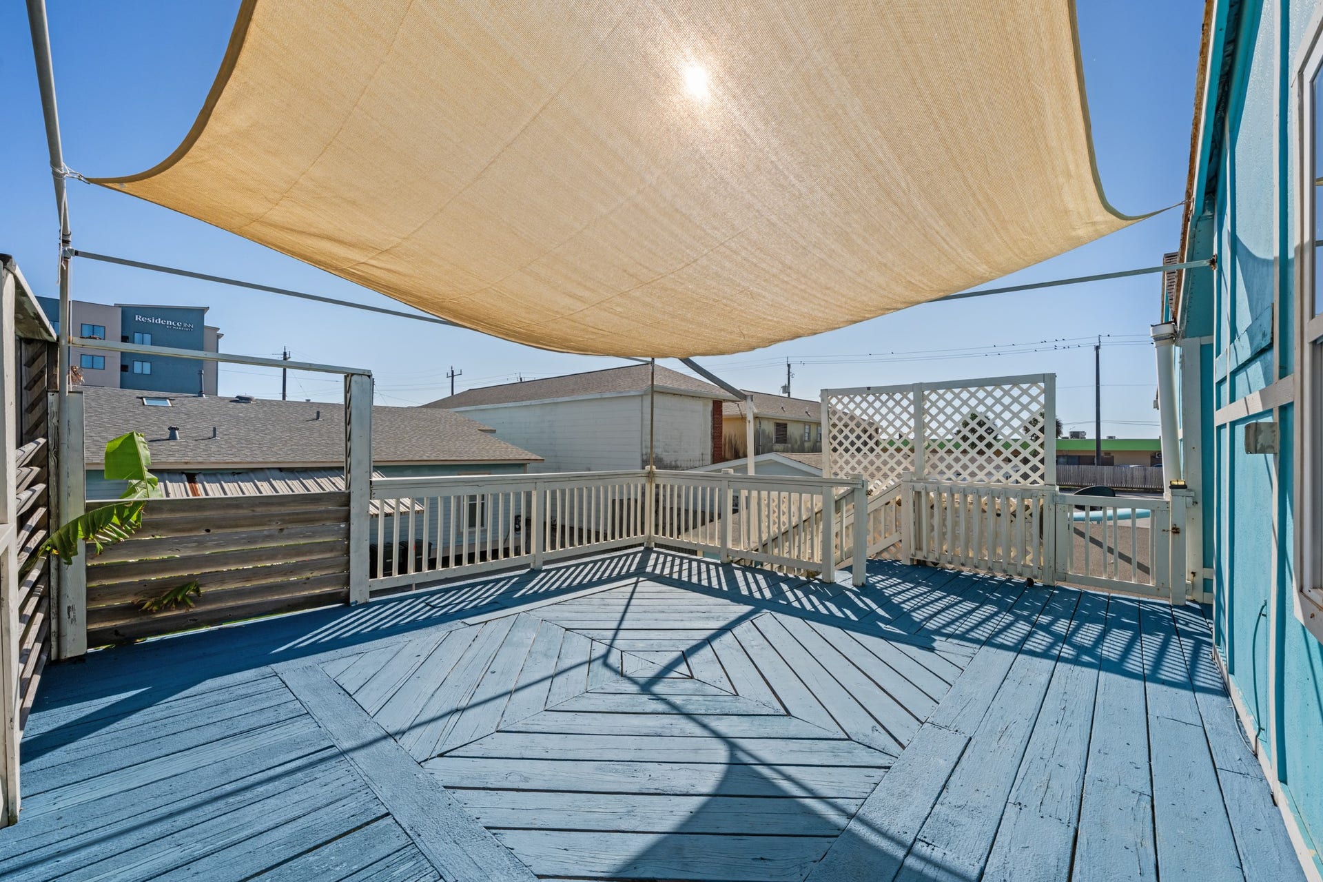 2815 Jack Johnson Boulevard, Galveston, TX 77550 Garage Apt Deck