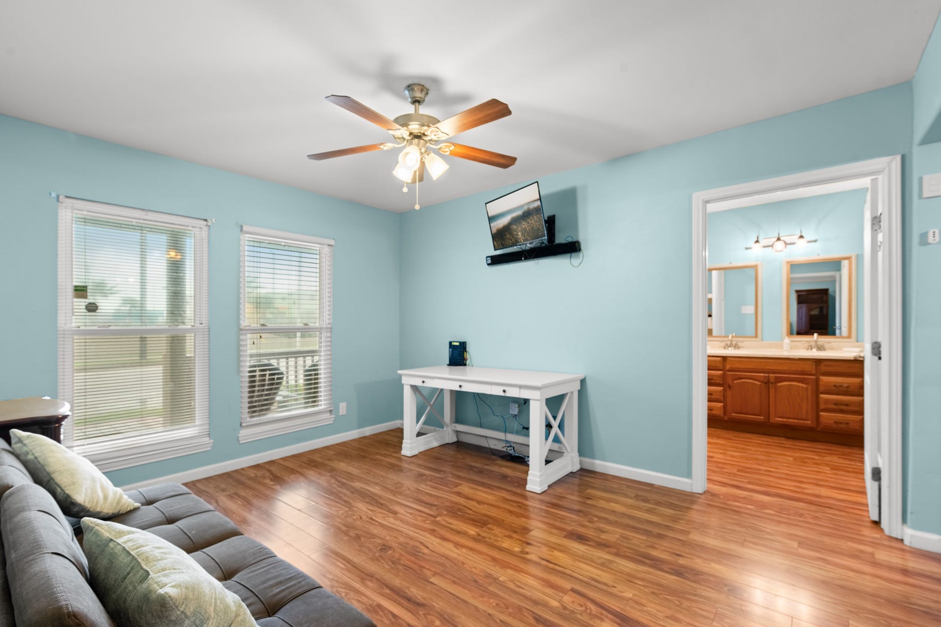 2815 Jack Johnson Boulevard, Galveston, TX 77550 Primary Bedroom Seating Area